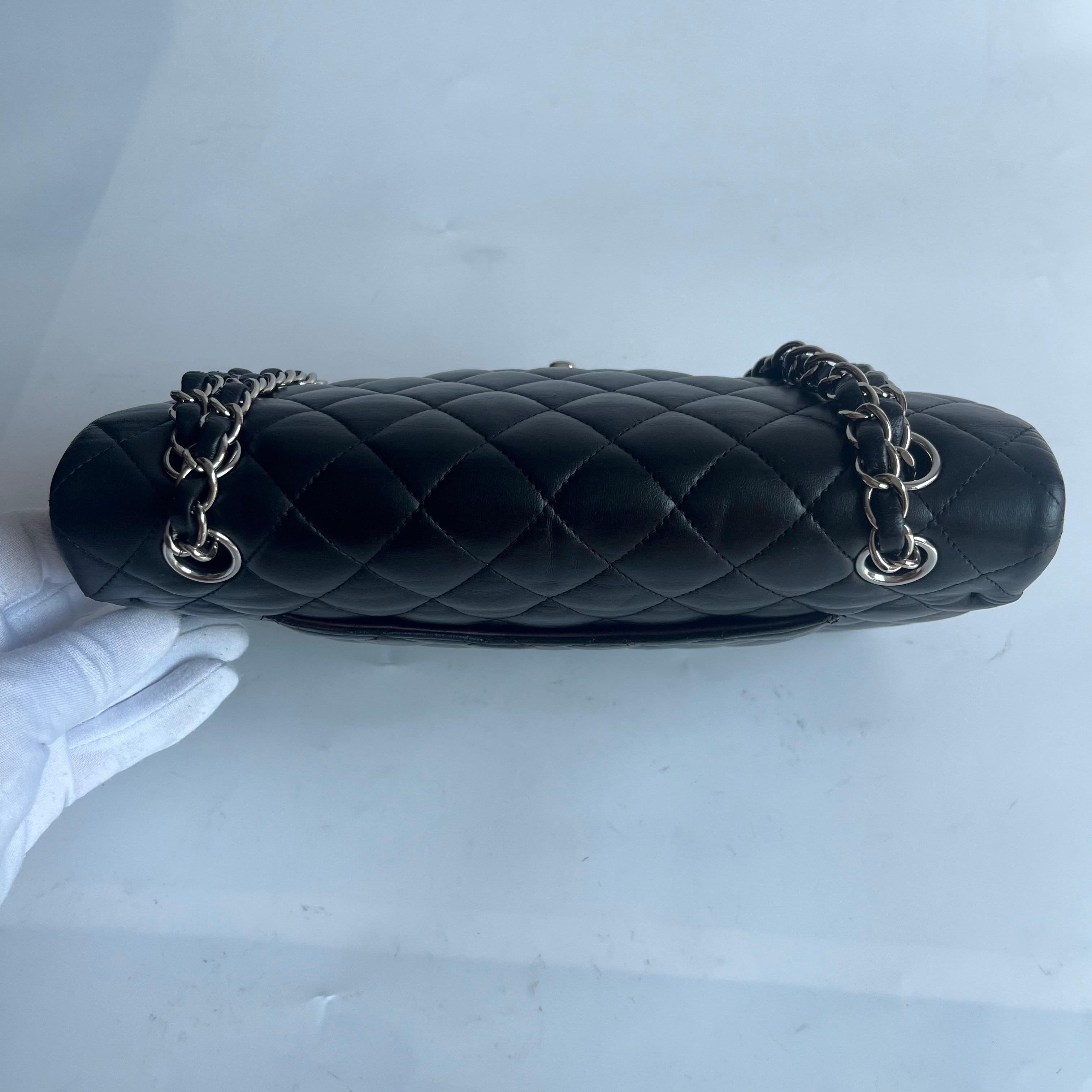 Chanel Timeless Classic Flap Medium Black Lambskin Leather Silver Hardware, 2012 en vente 2
