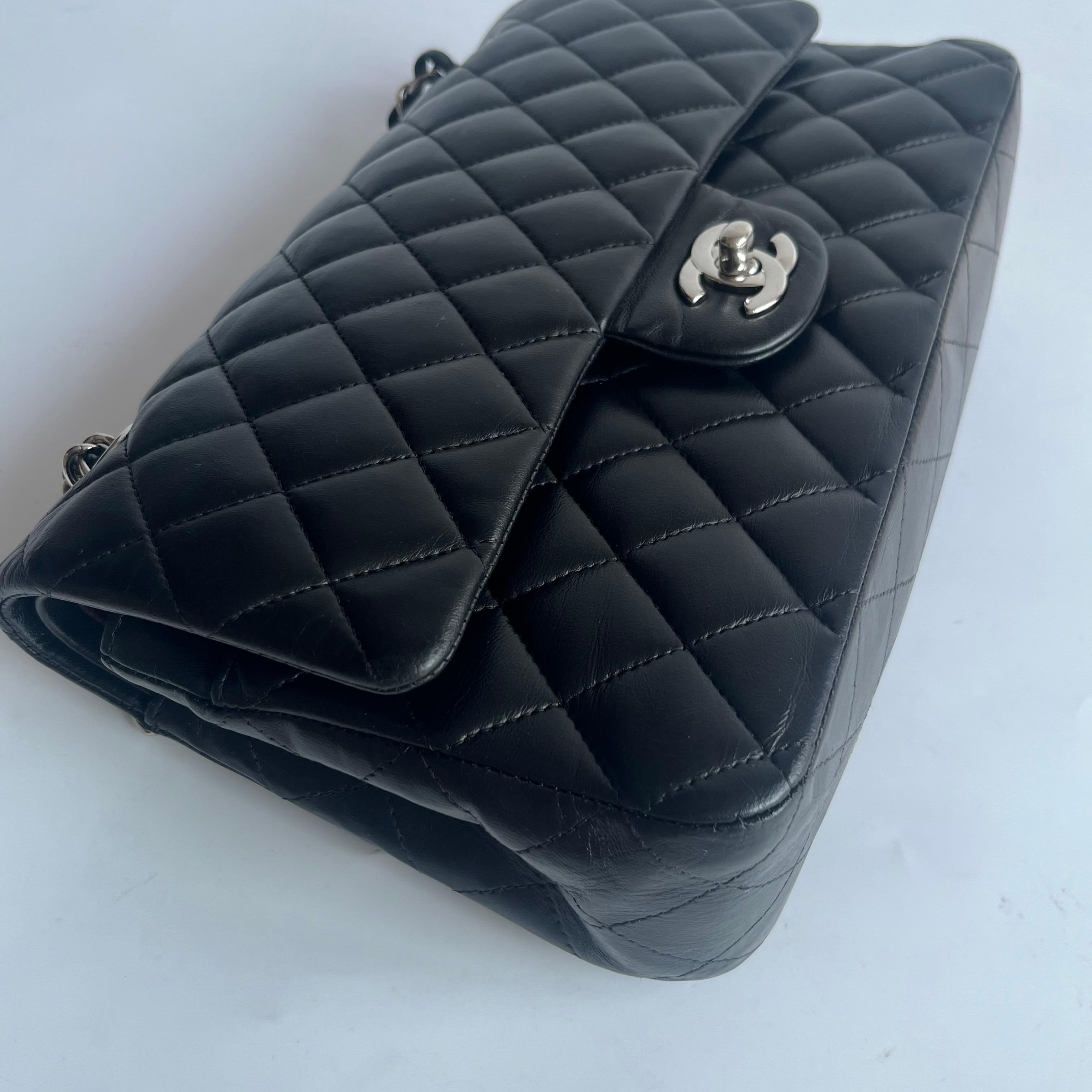 Chanel Timeless Classic Flap Medium Black Lambskin Leather Silver Hardware, 2012 en vente 7