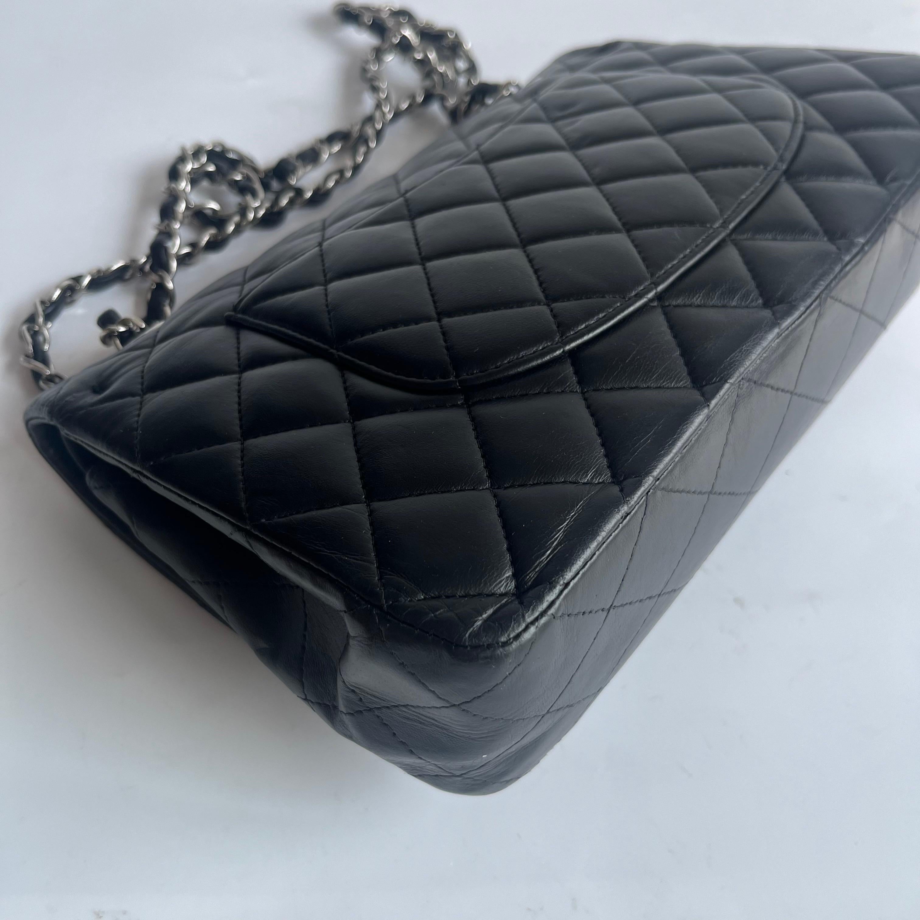Chanel Timeless Classic Flap Medium Black Lambskin Leather Silver Hardware, 2012 en vente 8