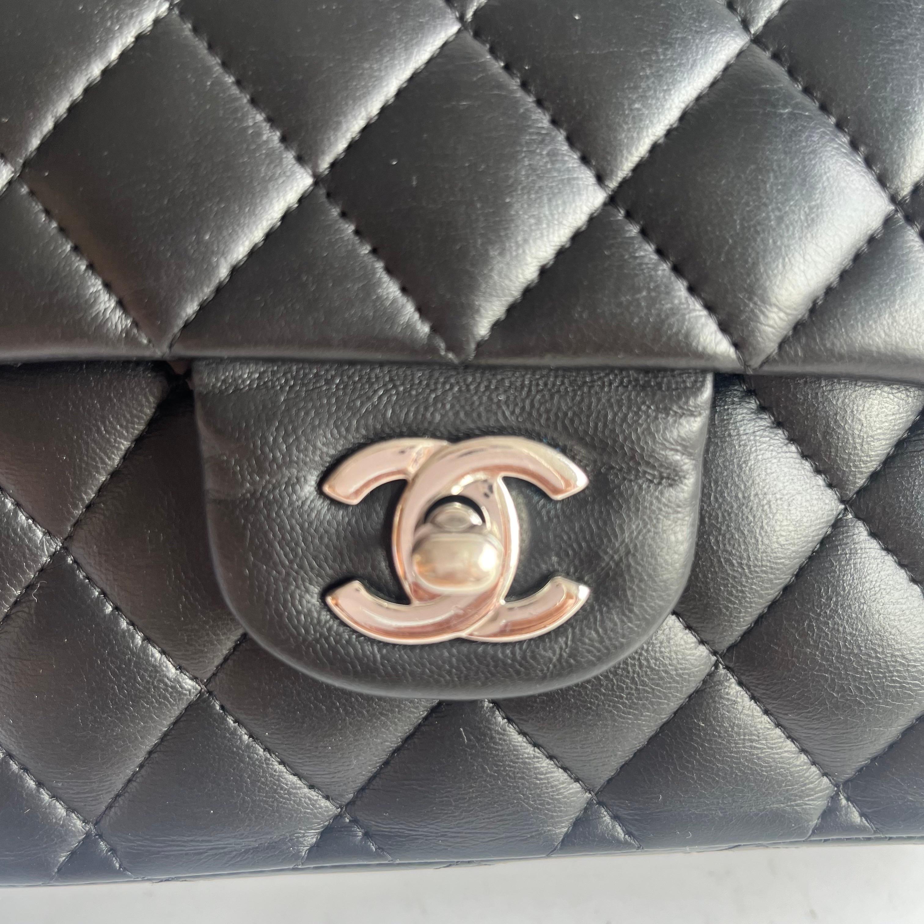 Chanel Timeless Classic Flap Medium Black Lambskin Leather Silver Hardware, 2012 en vente 11
