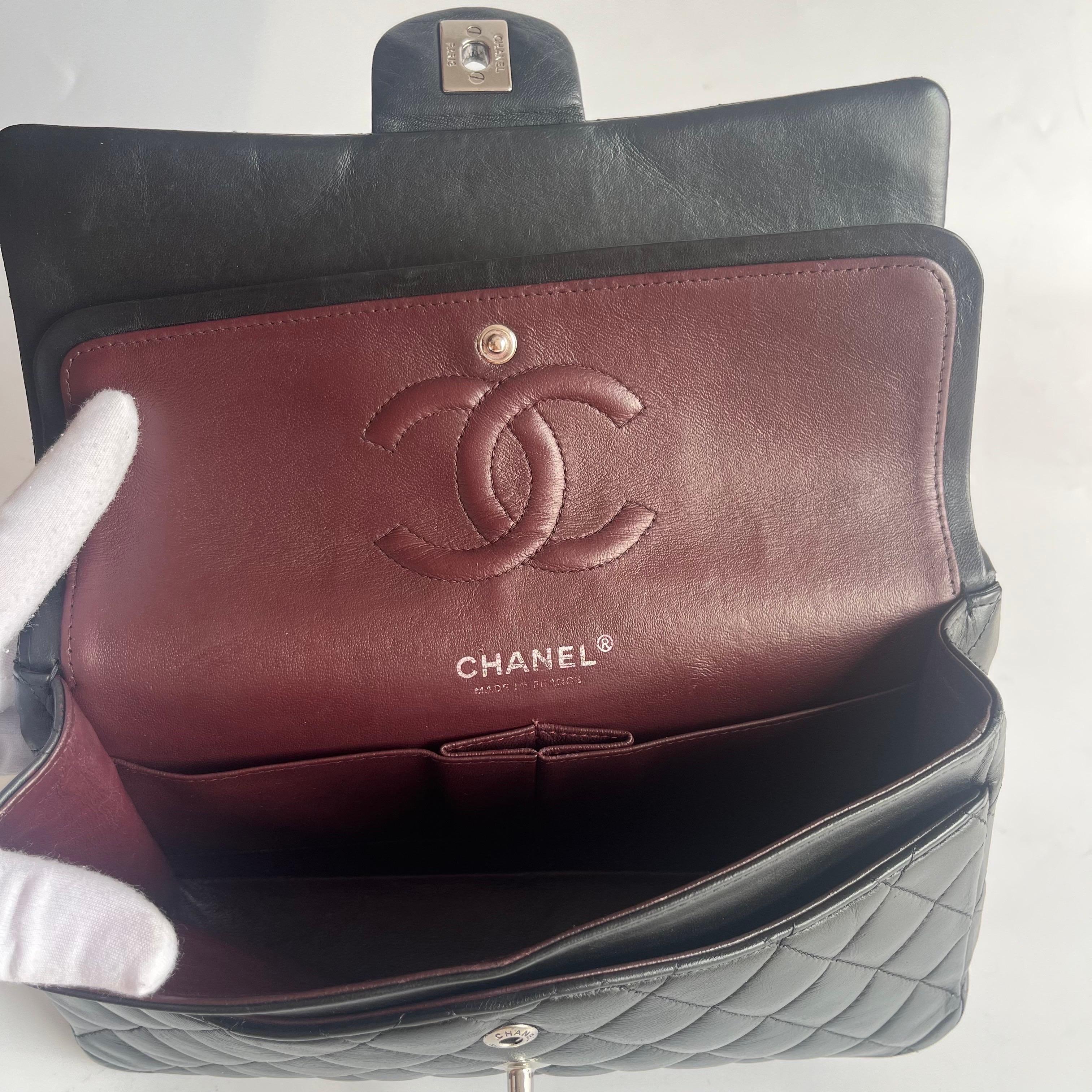 Chanel Timeless Classic Flap Medium Black Lambskin Leather Silver Hardware, 2012 en vente 14