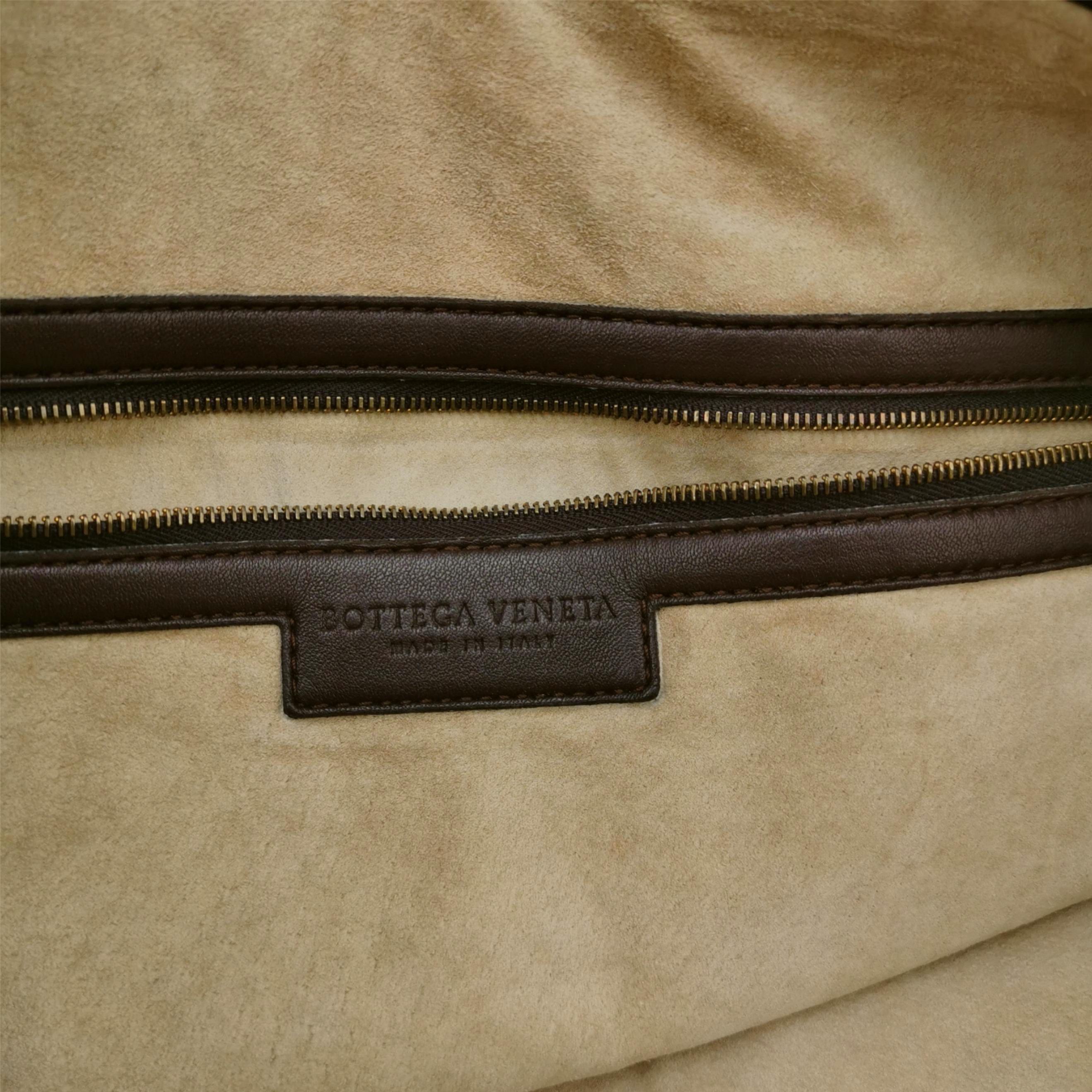 Bottega Veneta Maxi Convertible Tote Dunkelschokolade Braun Leder Gold Hardware im Angebot 3