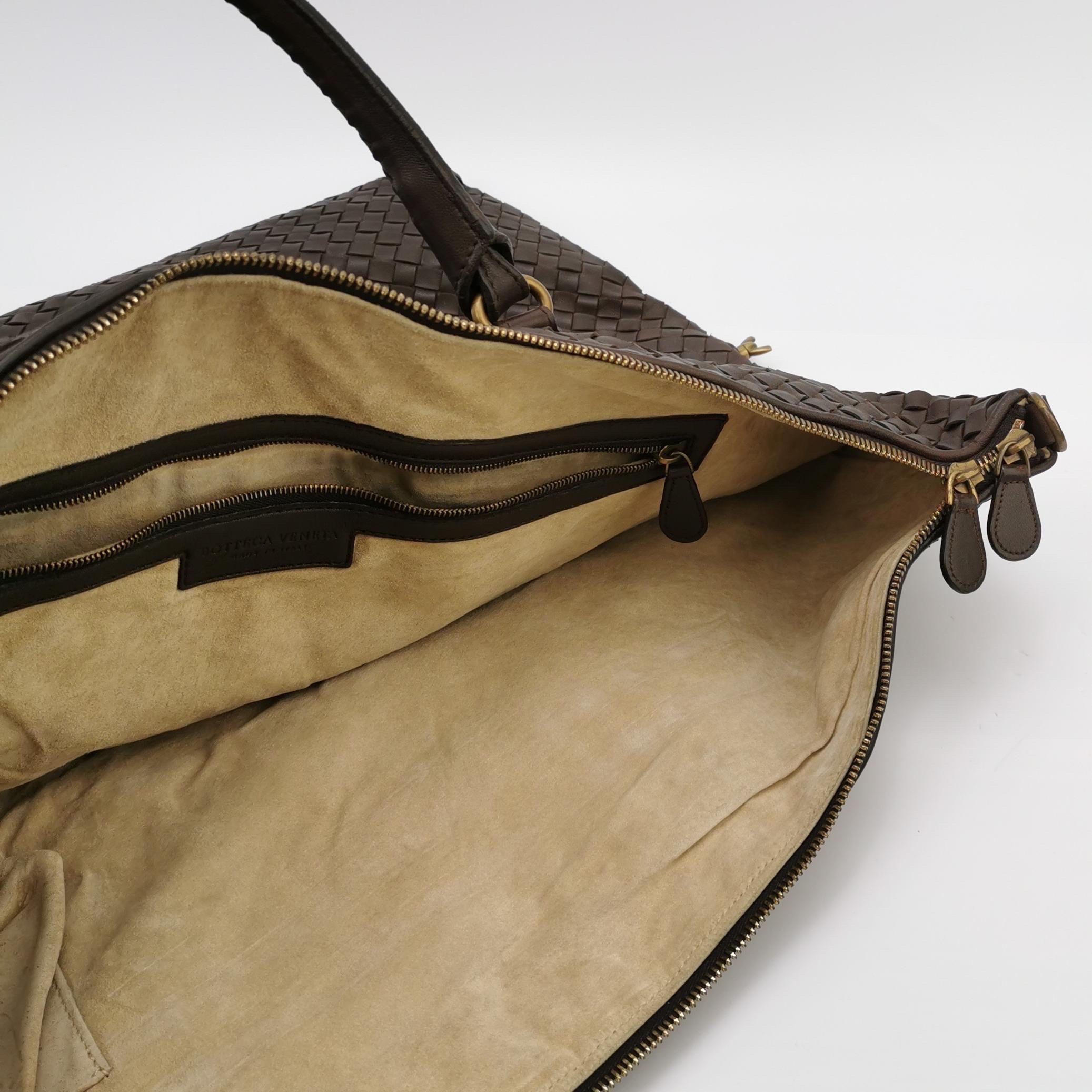 Bottega Veneta Maxi Convertible Tote Dunkelschokolade Braun Leder Gold Hardware im Angebot 4