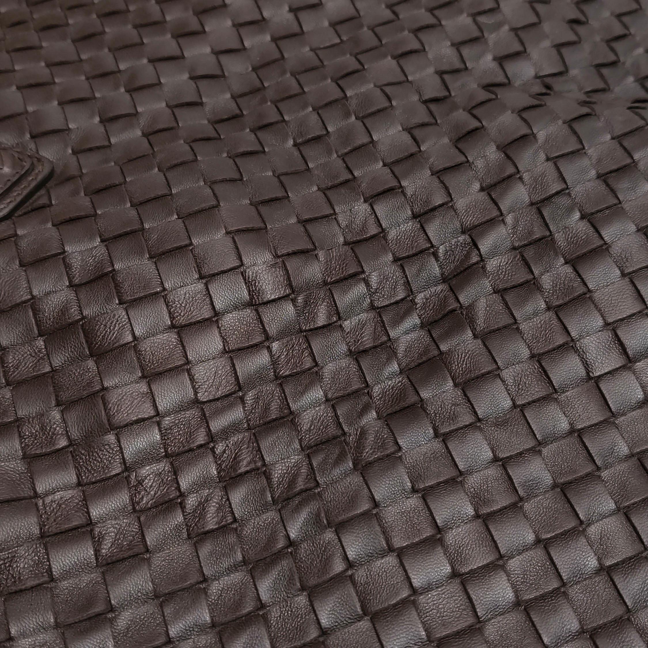 Bottega Veneta Maxi Convertible Tote Dunkelschokolade Braun Leder Gold Hardware im Angebot 11