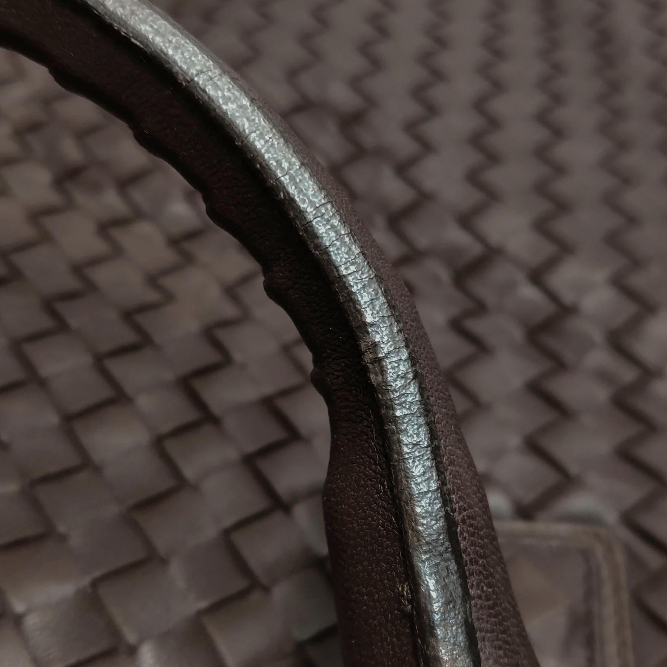 Bottega Veneta Maxi Convertible Tote Dunkelschokolade Braun Leder Gold Hardware im Angebot 13
