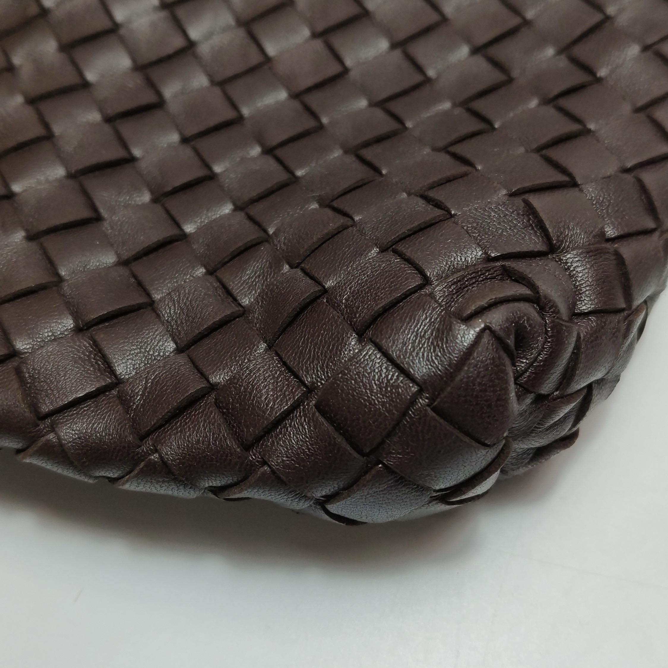 Bottega Veneta Maxi Convertible Tote Dunkelschokolade Braun Leder Gold Hardware im Angebot 15