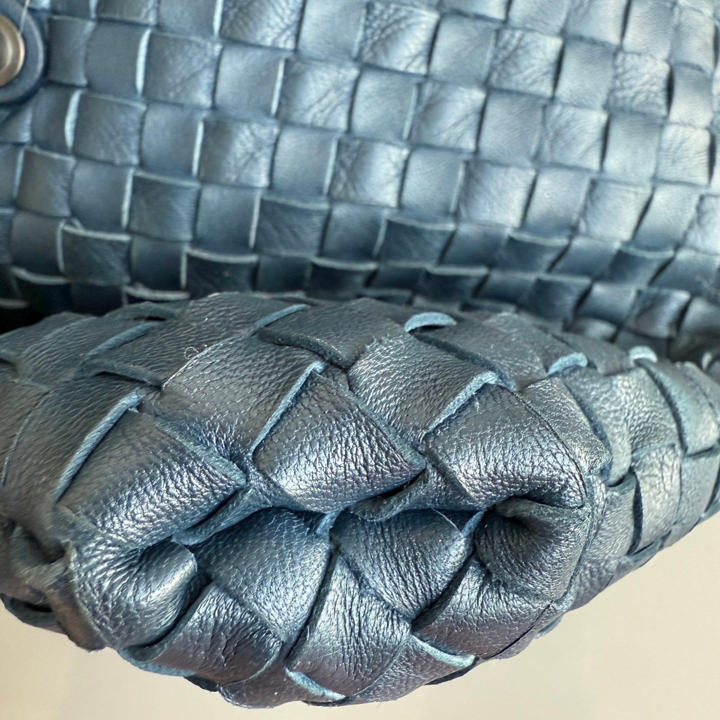Bottega Veneta Maxi Convertible Tote Bag Navy Leather 50cm en vente 2