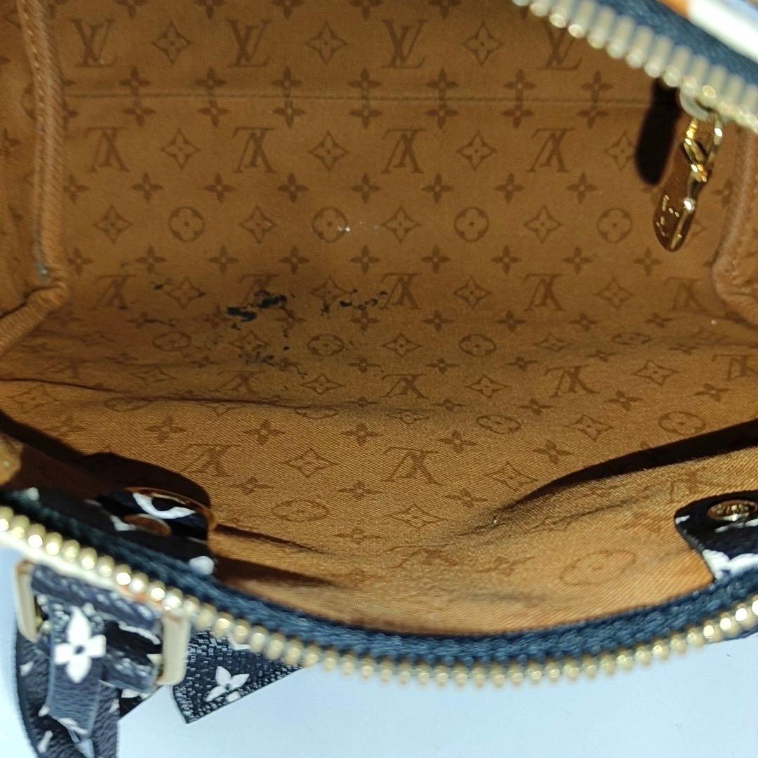 Louis Vuitton Speedy Bandouliere 25 Giant Monogram Crossbody Bag Pour femmes en vente
