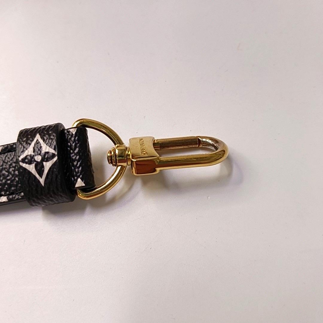 Louis Vuitton Speedy Bandouliere 25 Giant Monogram Crossbody Bag en vente 4