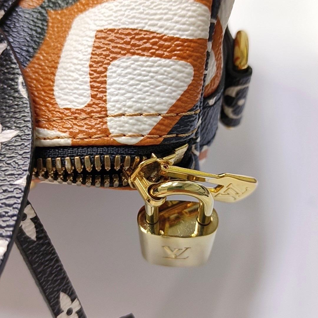 Louis Vuitton Speedy Bandouliere 25 Giant Monogram Crossbody Bag en vente 5