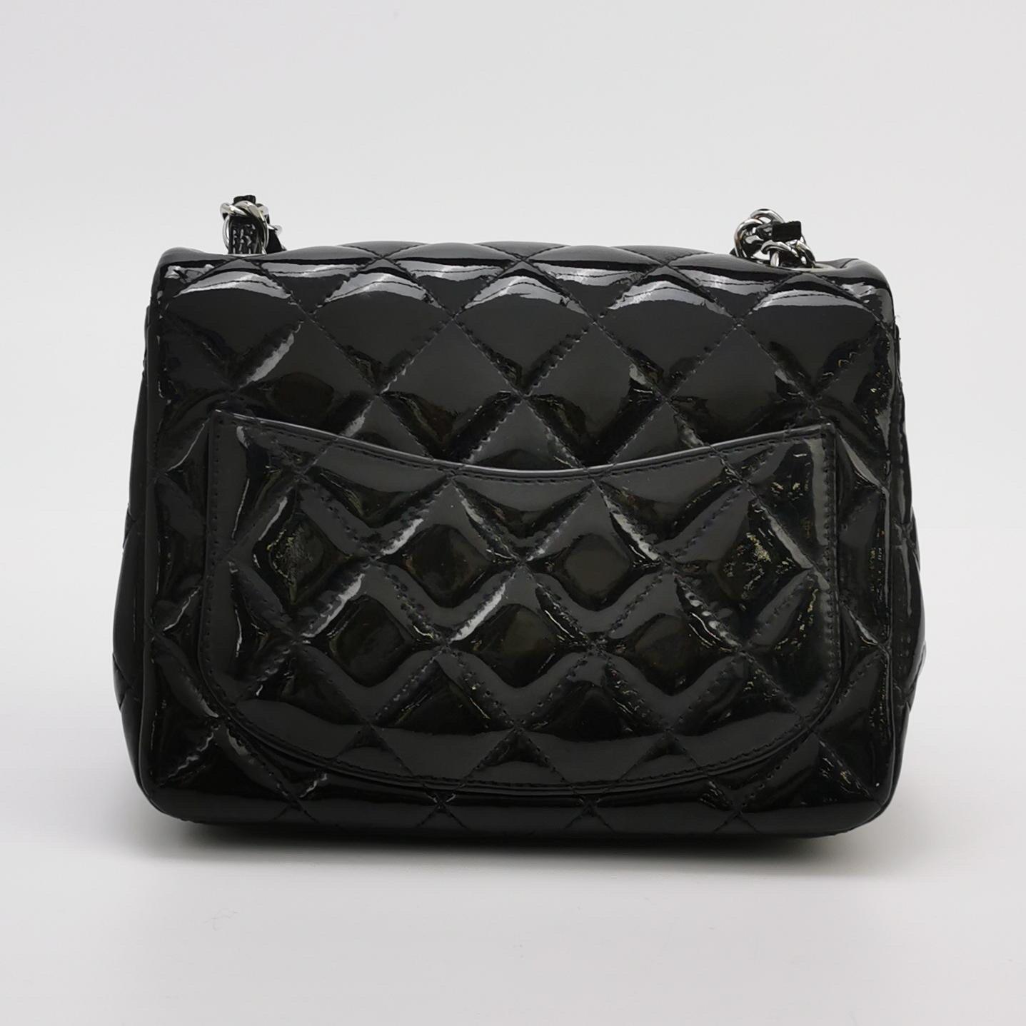 Chanel Classic Flap Mini Square Black Patent Lambskin Crossbody Bag 2014 Pour femmes en vente