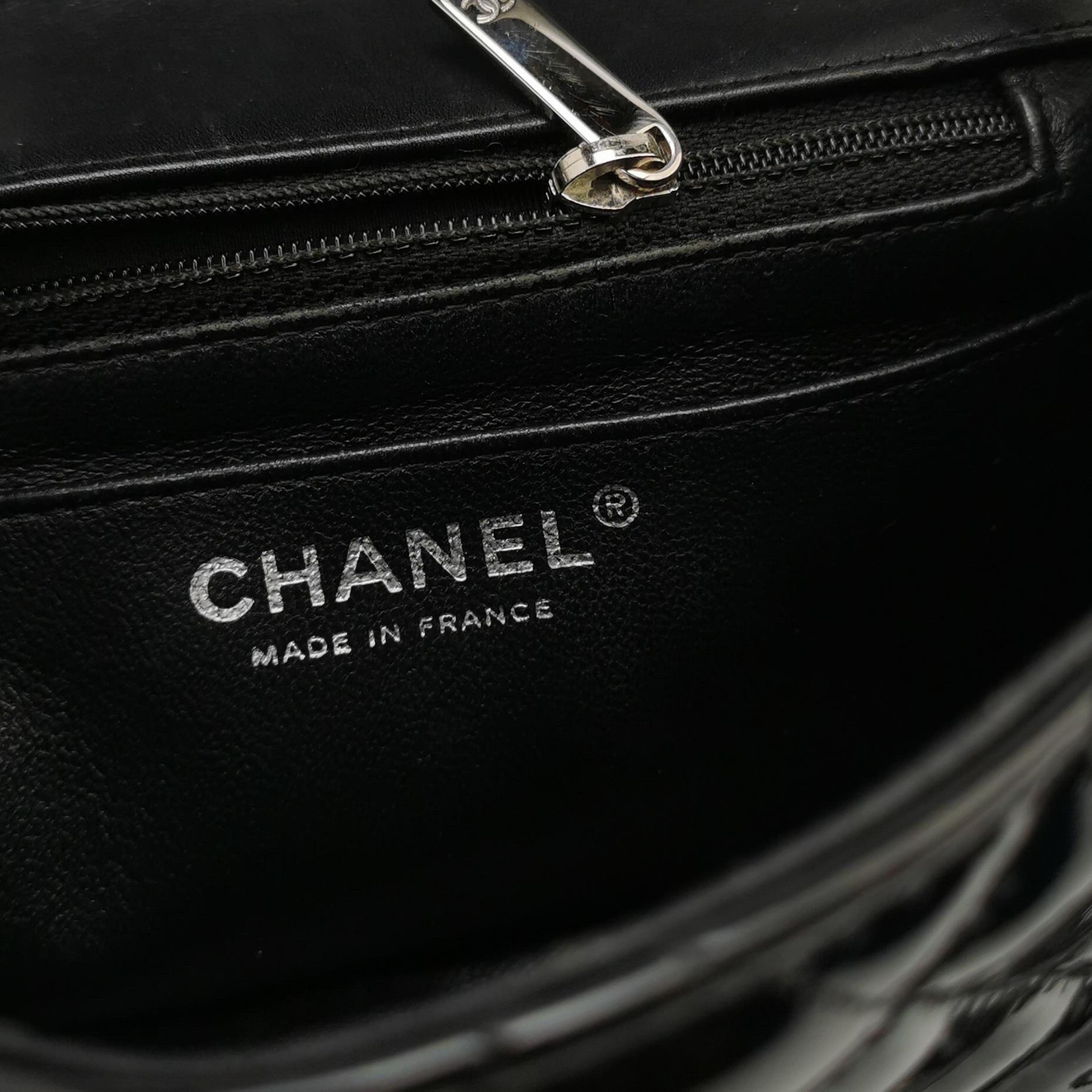 Chanel Classic Flap Mini Square Black Patent Lambskin Crossbody Bag 2014 en vente 1