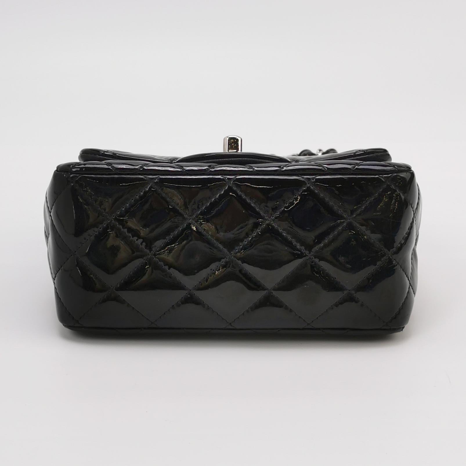 Chanel Classic Flap Mini Square Black Patent Lambskin Crossbody Bag 2014 en vente 3
