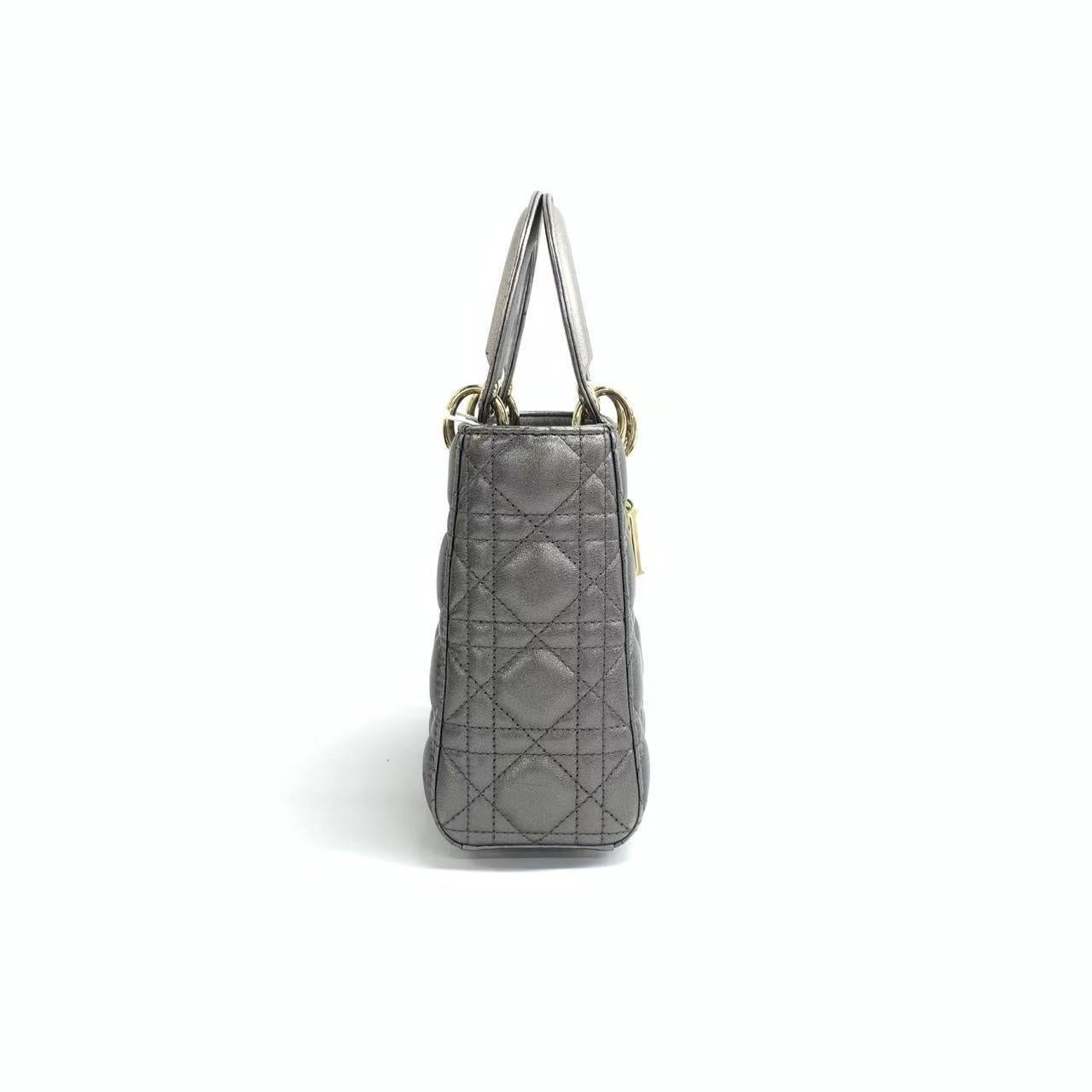 Lady Dior Small ABCdior Metallic Grey Cannage Lambskin Handbag with Strap 2019 Bon état - En vente à AUBERVILLIERS, FR