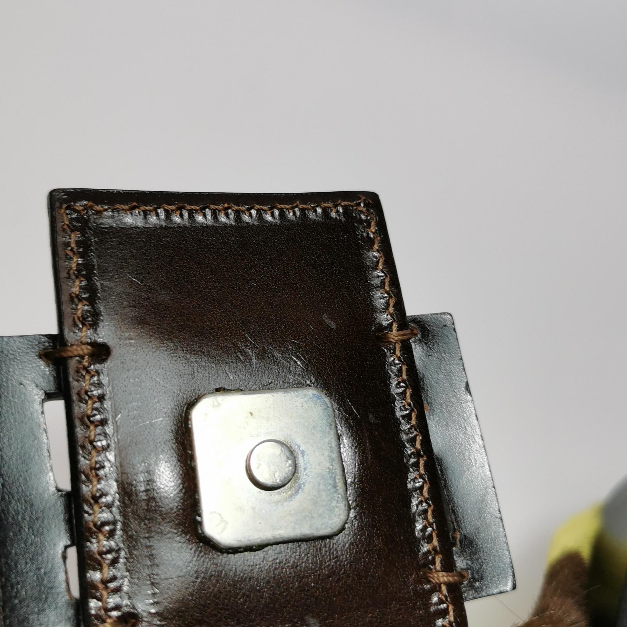 Borsa a tracolla Fendi Baguette in pelle di vitello stile pony con stampa mucca gialla in vendita 6