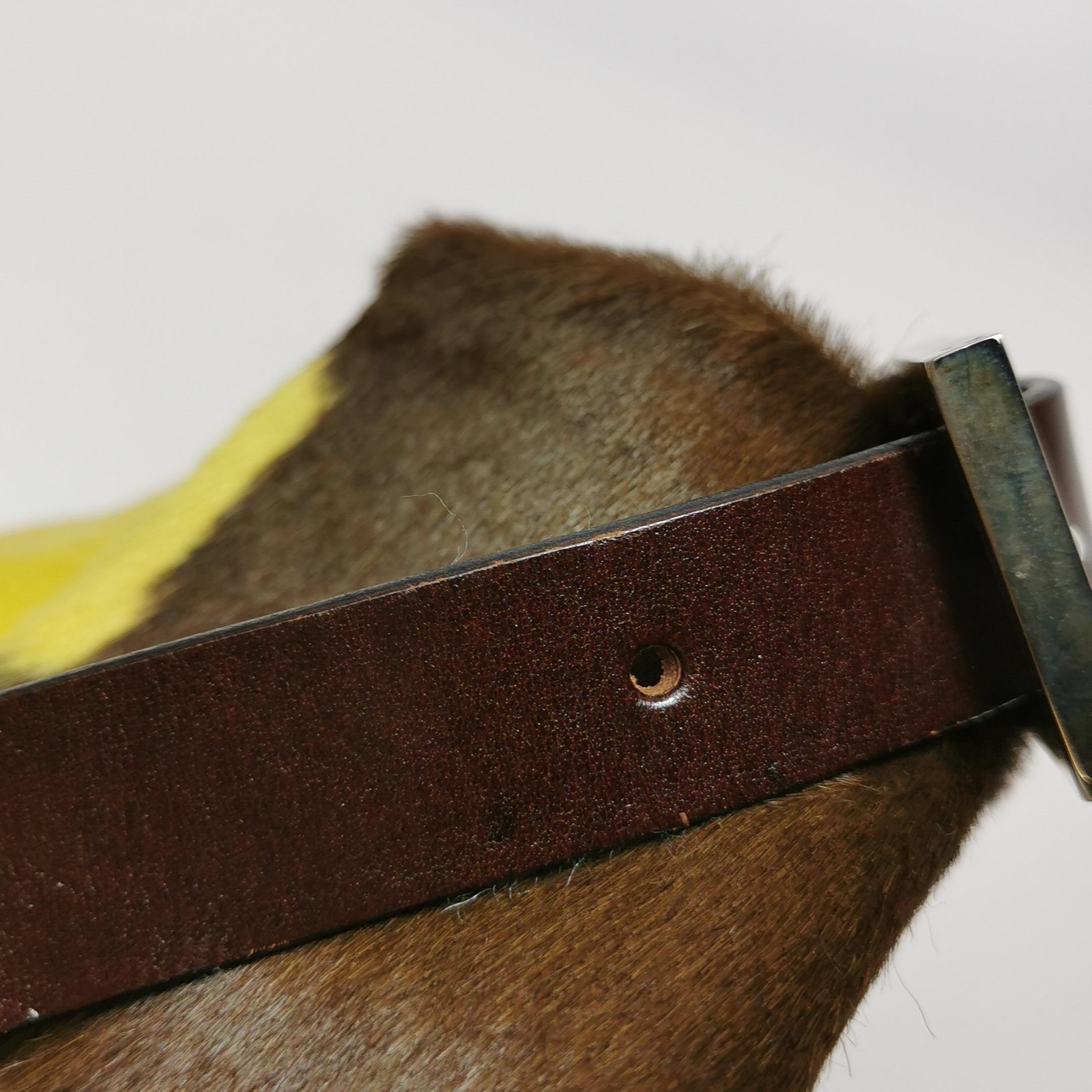 Borsa a tracolla Fendi Baguette in pelle di vitello stile pony con stampa mucca gialla in vendita 8
