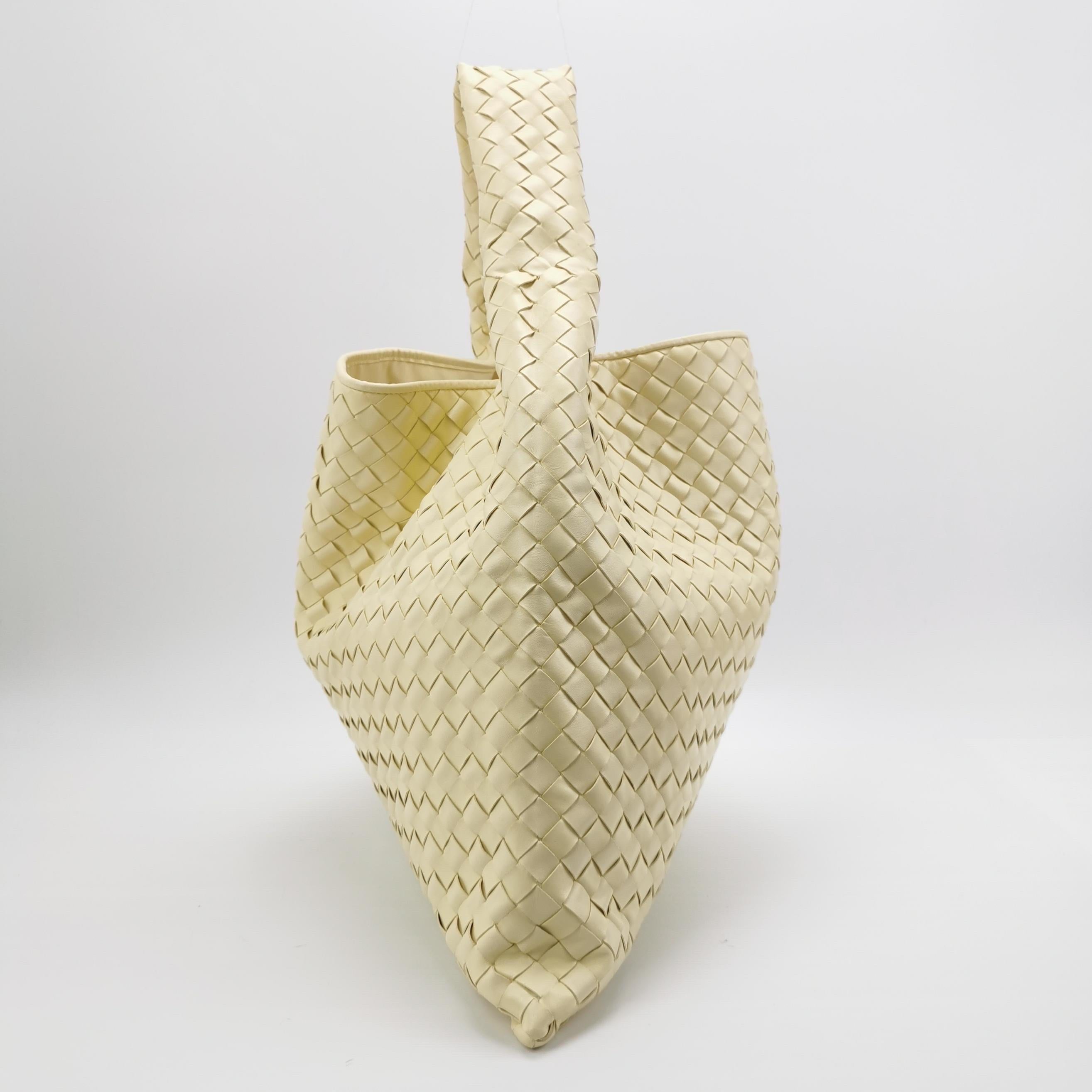 Bottega Veneta Hop Large Borsa Hobo in pelle giallo crema chiaro In condizioni ottime in vendita a AUBERVILLIERS, FR
