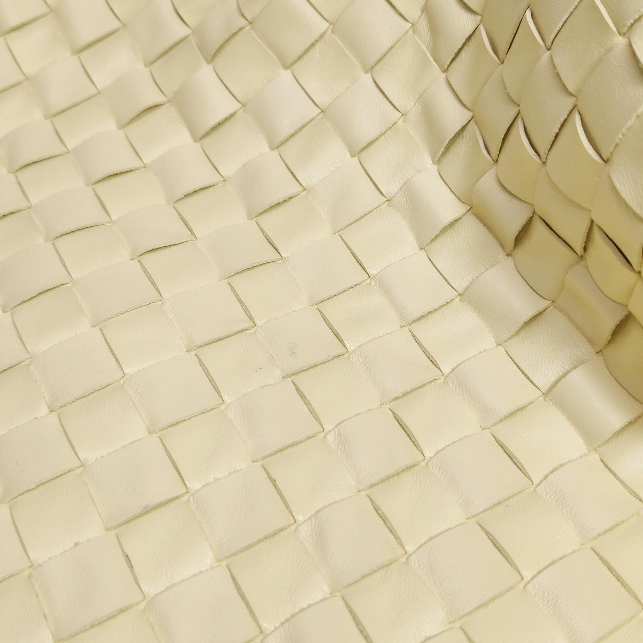 Bottega Veneta Hop Large Borsa Hobo in pelle giallo crema chiaro in vendita 3