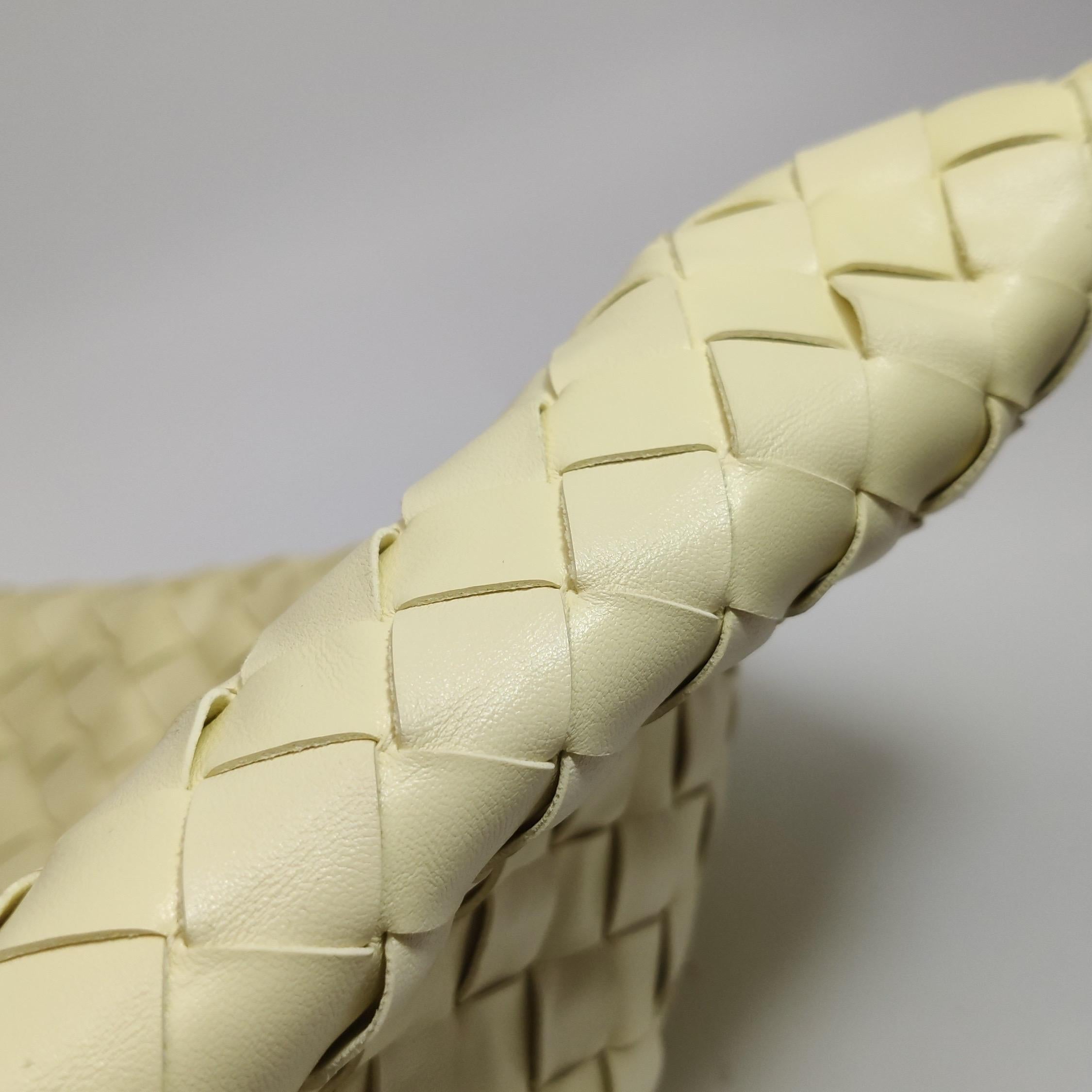 Bottega Veneta Hop Large Borsa Hobo in pelle giallo crema chiaro in vendita 10