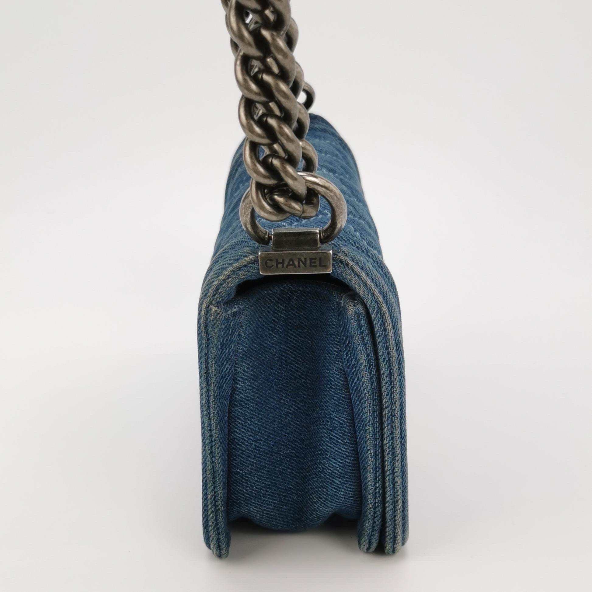 Chanel Le Boy Small Denim Blue Jeans Silver Antiqued Hardware 2012-2013 Bon état - En vente à AUBERVILLIERS, FR