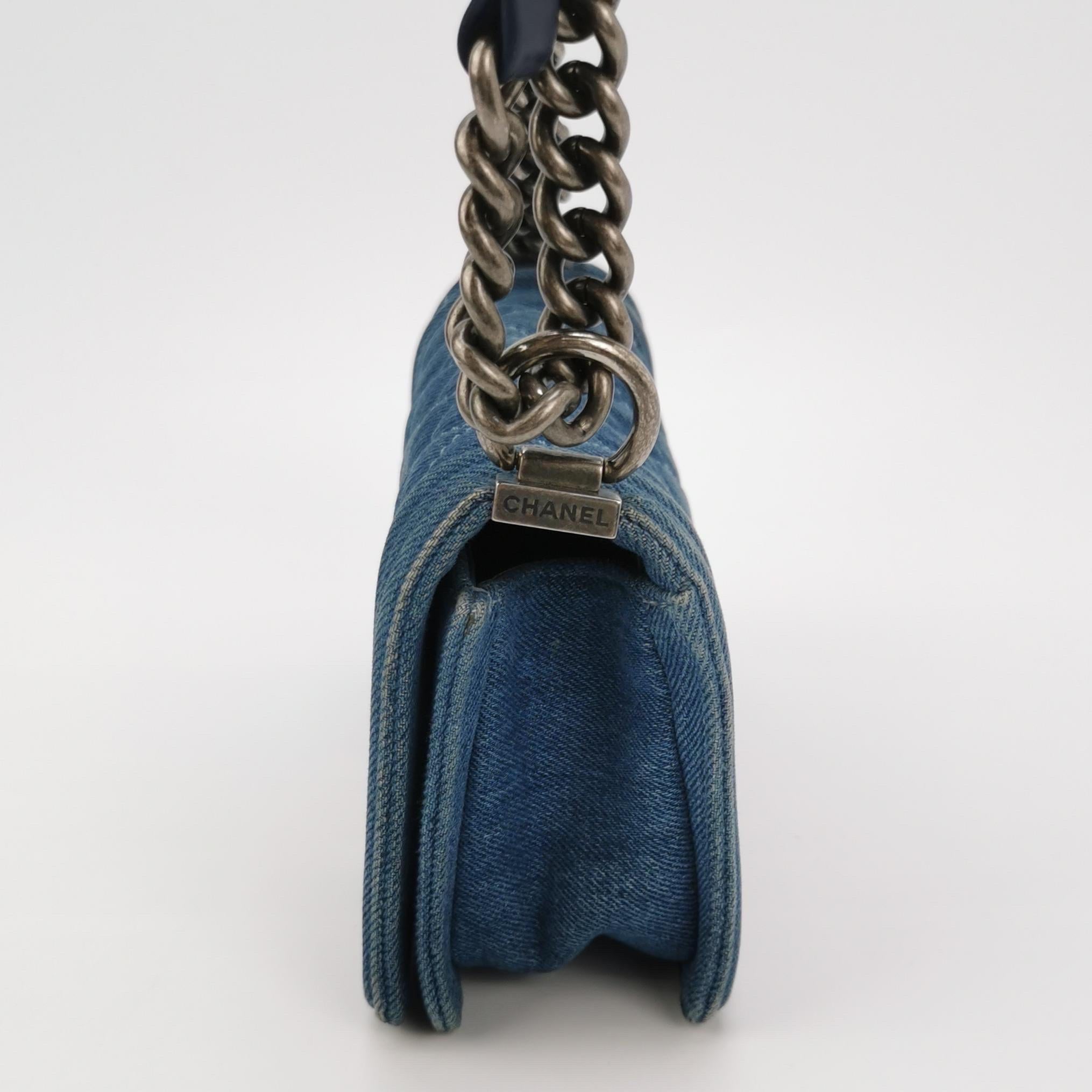 Chanel Le Boy Small Denim Blue Jeans Silver Antiqued Hardware 2012-2013 Pour femmes en vente