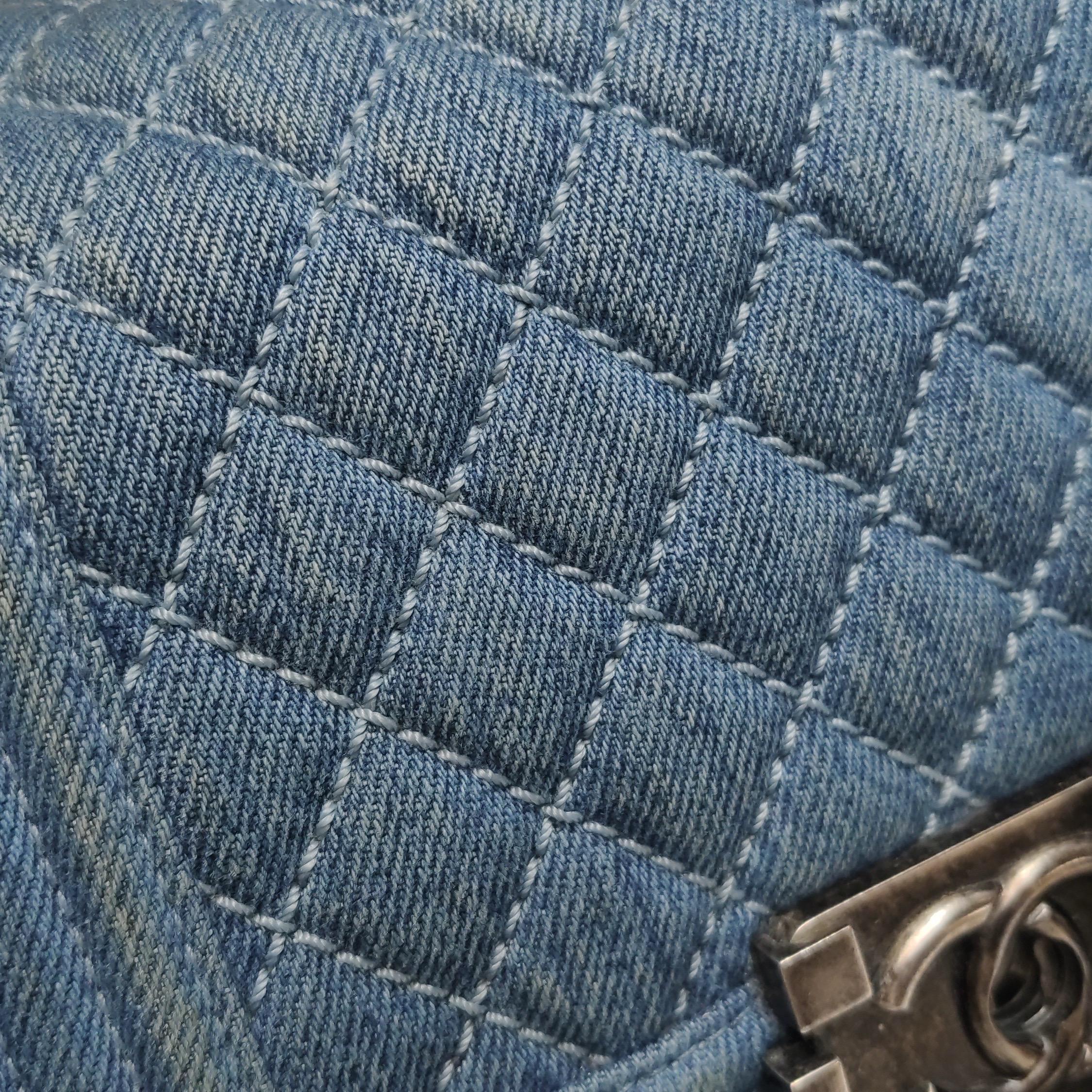 Chanel Le Boy Small Denim Blue Jeans Silver Antiqued Hardware 2012-2013 en vente 13