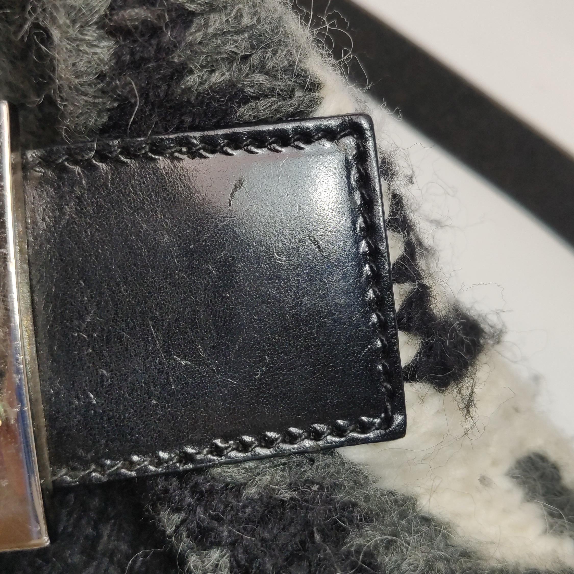 Borsa Baguette di Fendi Borsa a tracolla in maglia di lana grigia e bianca in vendita 14