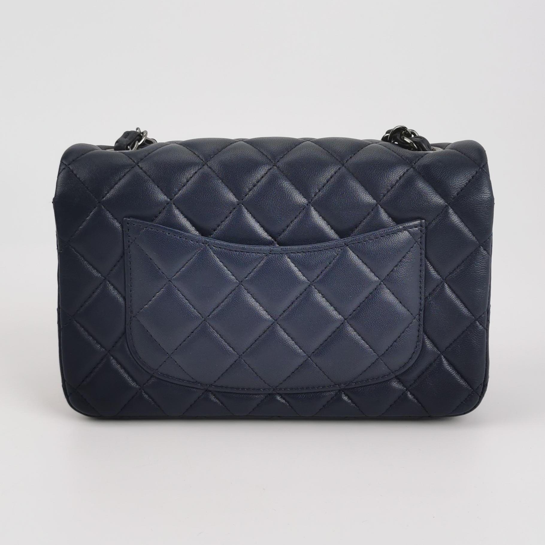 Chanel Classic Flap Rectangular Mini Navy Lambskin 2013-2014 en vente 3