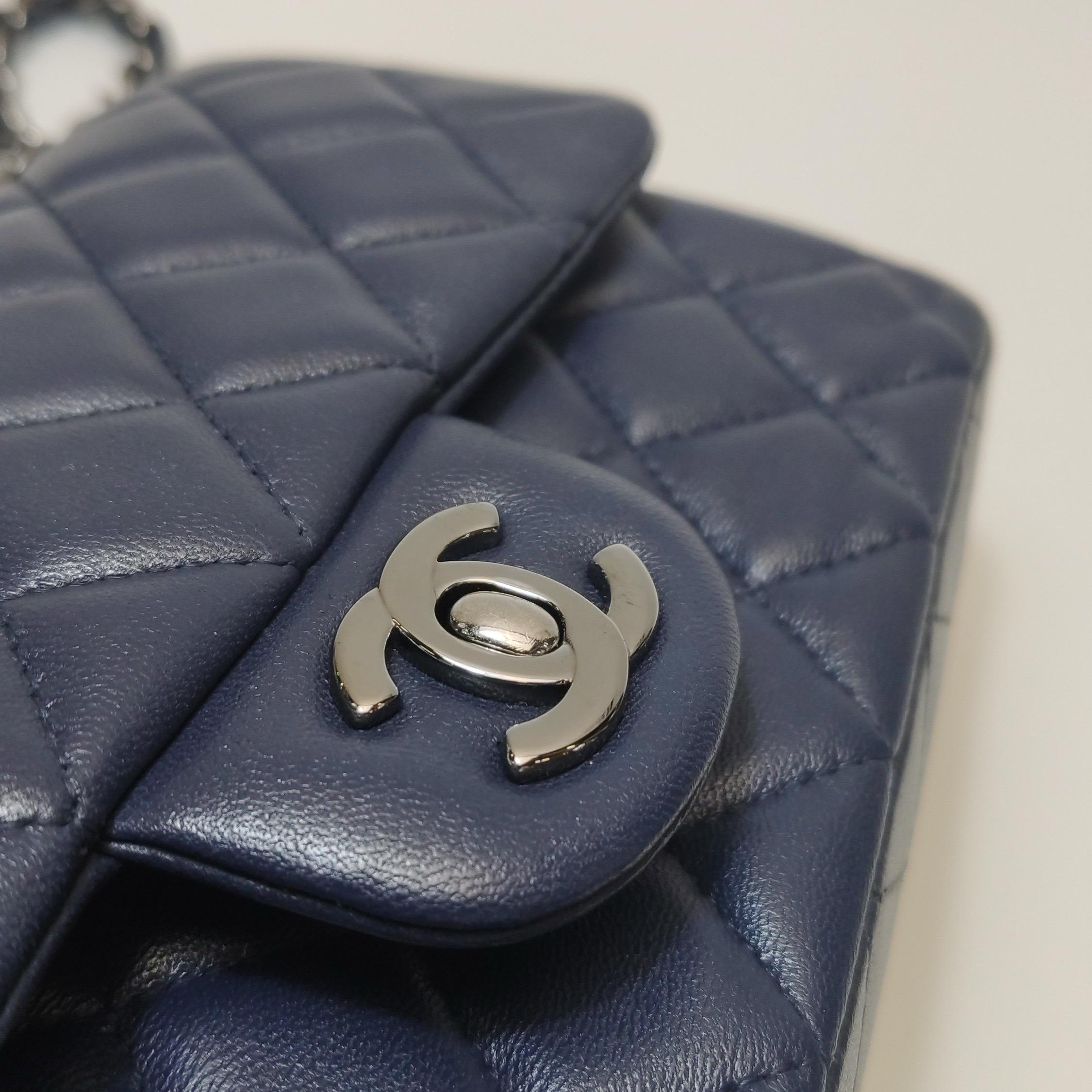 Chanel Classic Flap Rectangular Mini Navy Lambskin 2013-2014 en vente 4