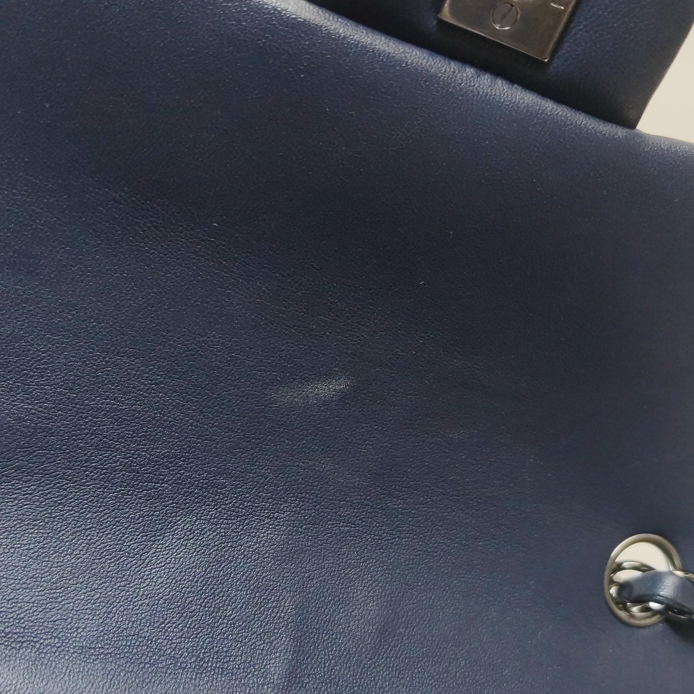 Chanel Classic Flap Rectangular Mini Navy Lambskin 2013-2014 en vente 6