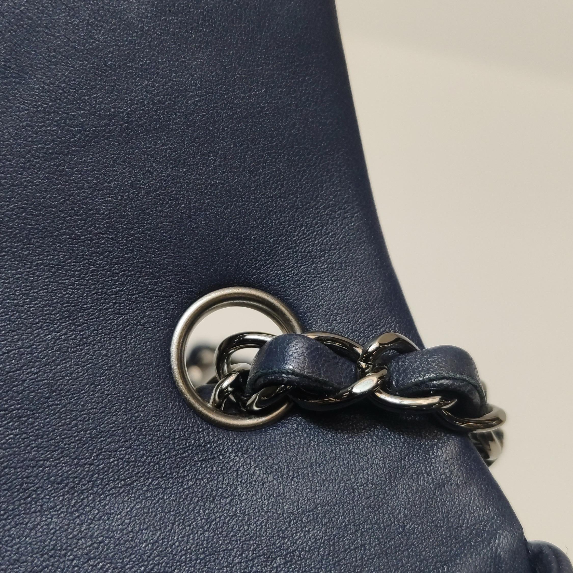Chanel Classic Flap Rectangular Mini Navy Lambskin 2013-2014 en vente 8