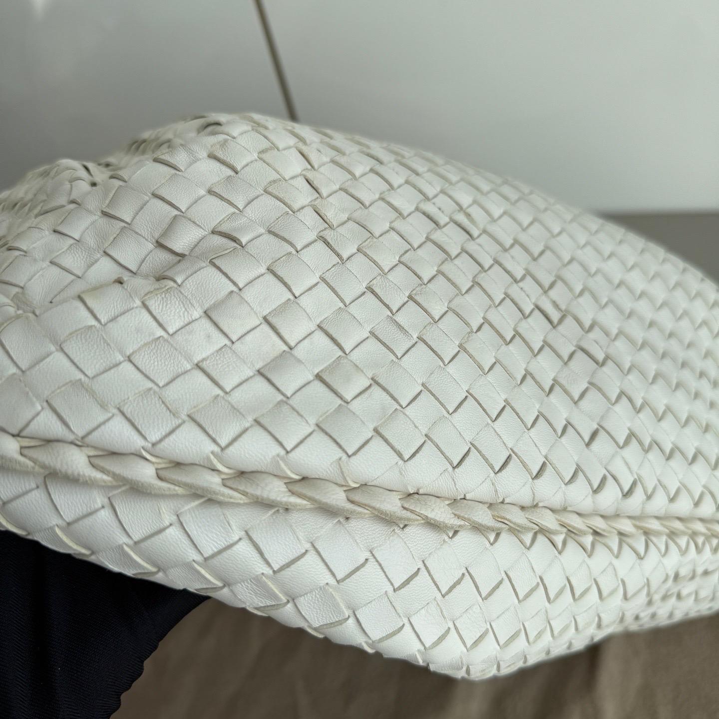 Bottega Veneta Belly Hobo Pelle Bianca Intrecciato Grande 47cm in vendita 1