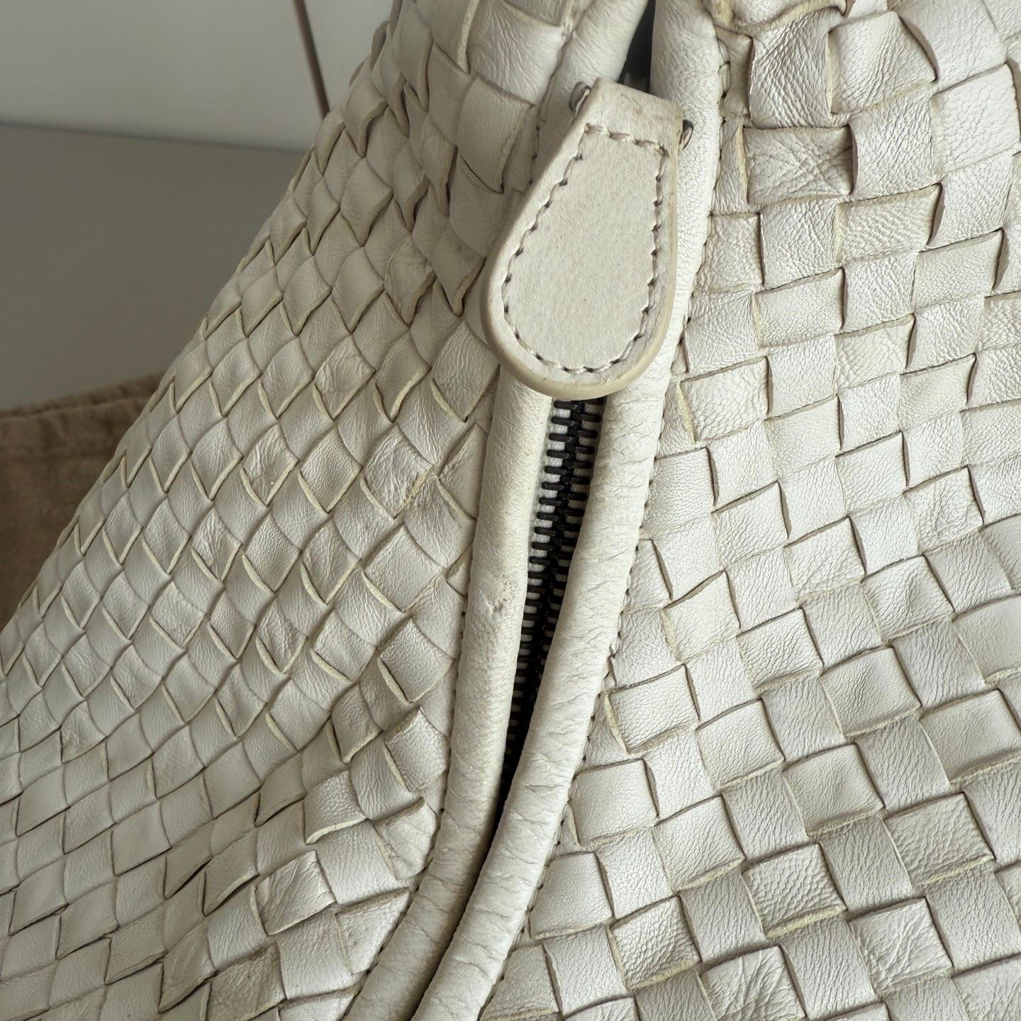 Bottega Veneta Belly Hobo Pelle Bianca Intrecciato Grande 47cm in vendita 4