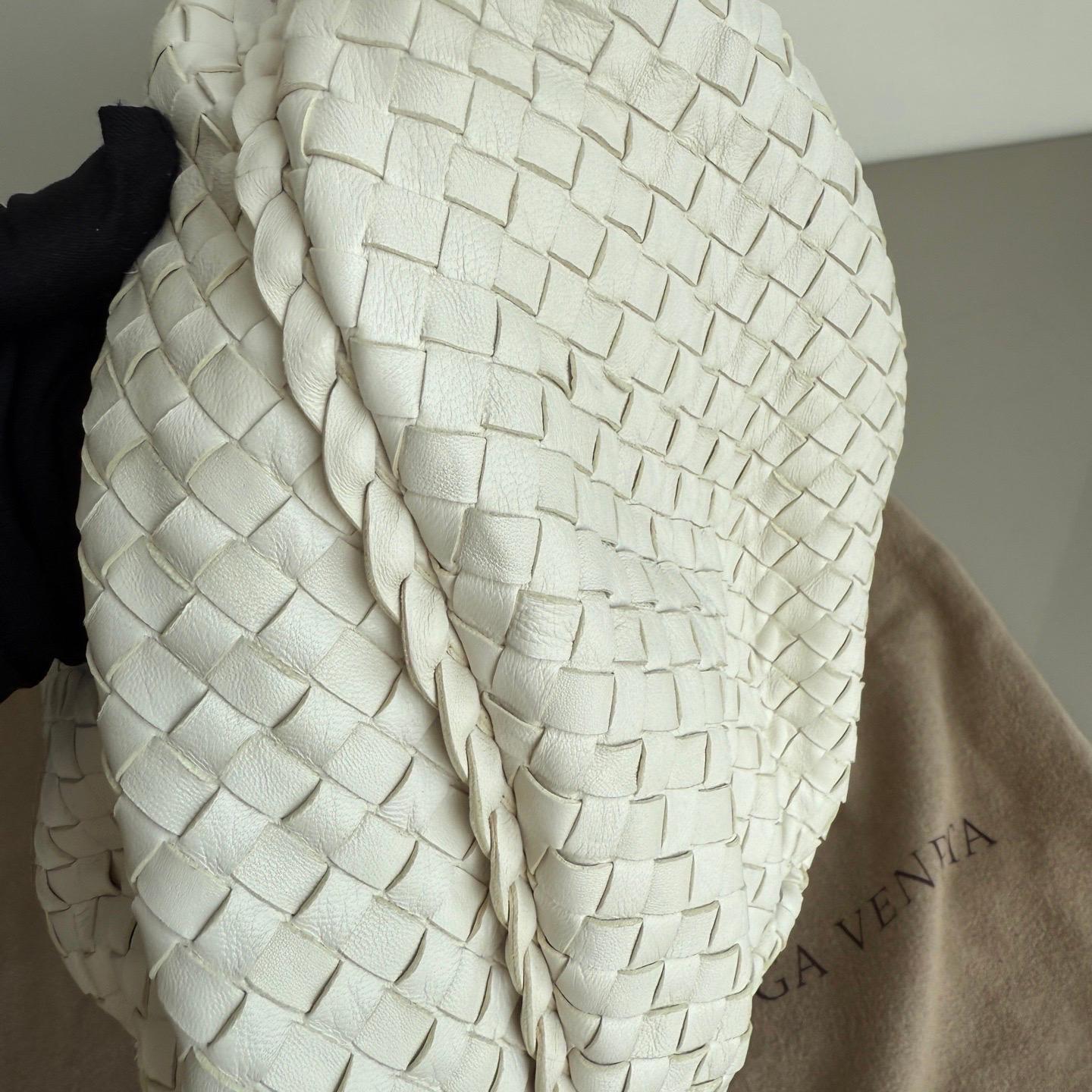 Bottega Veneta Belly Hobo Pelle Bianca Intrecciato Grande 47cm in vendita 5