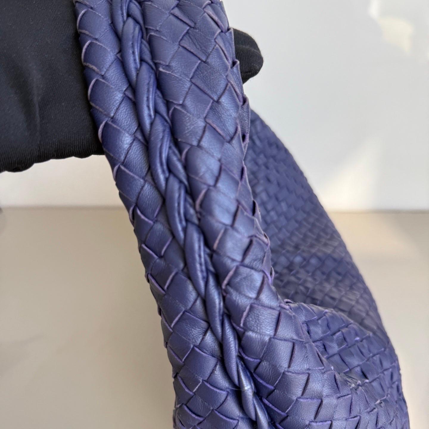 Bottega Veneta Hobo Navy in pelle Intrecciato 47cm in vendita 3