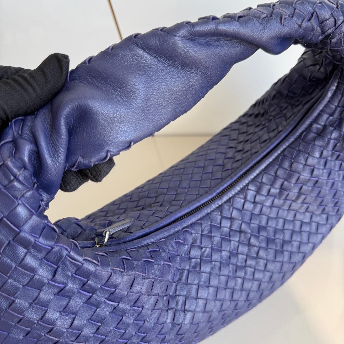 Bottega Veneta Hobo Navy in pelle Intrecciato 47cm in vendita 2
