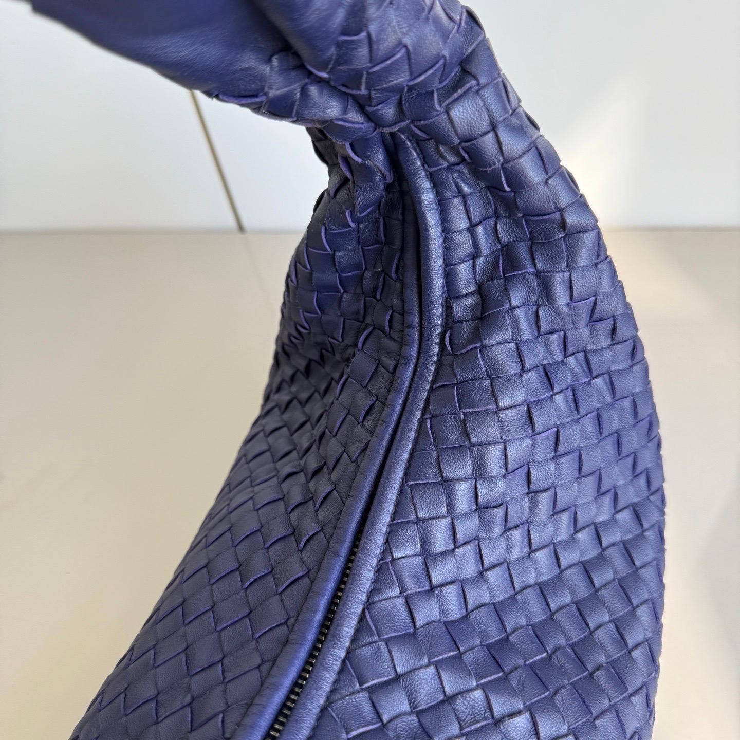 Bottega Veneta Hobo Navy in pelle Intrecciato 47cm in vendita 4
