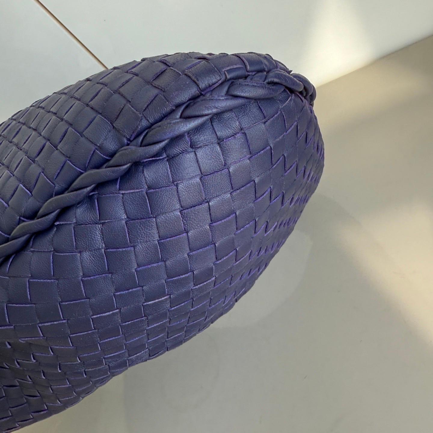 Bottega Veneta Hobo Navy in pelle Intrecciato 47cm in vendita 8