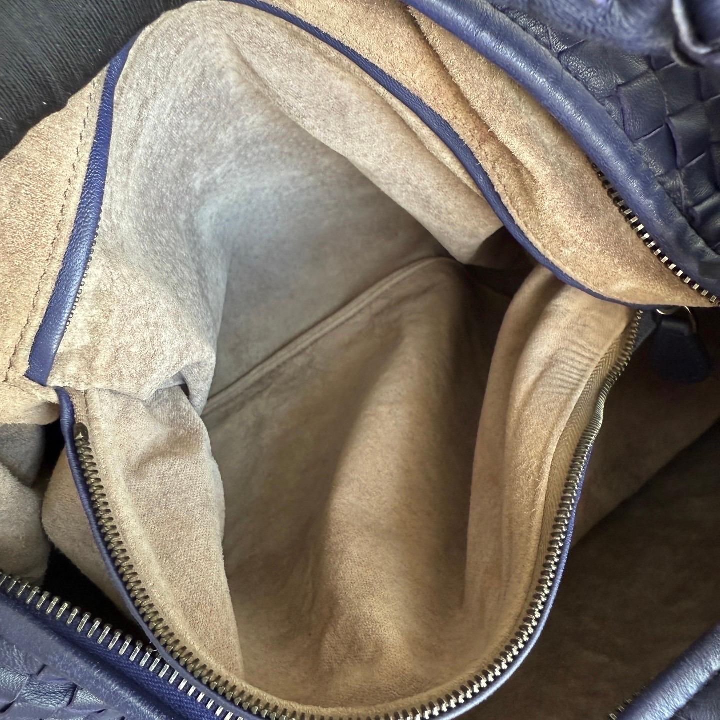 Bottega Veneta Hobo Navy in pelle Intrecciato 47cm in vendita 14
