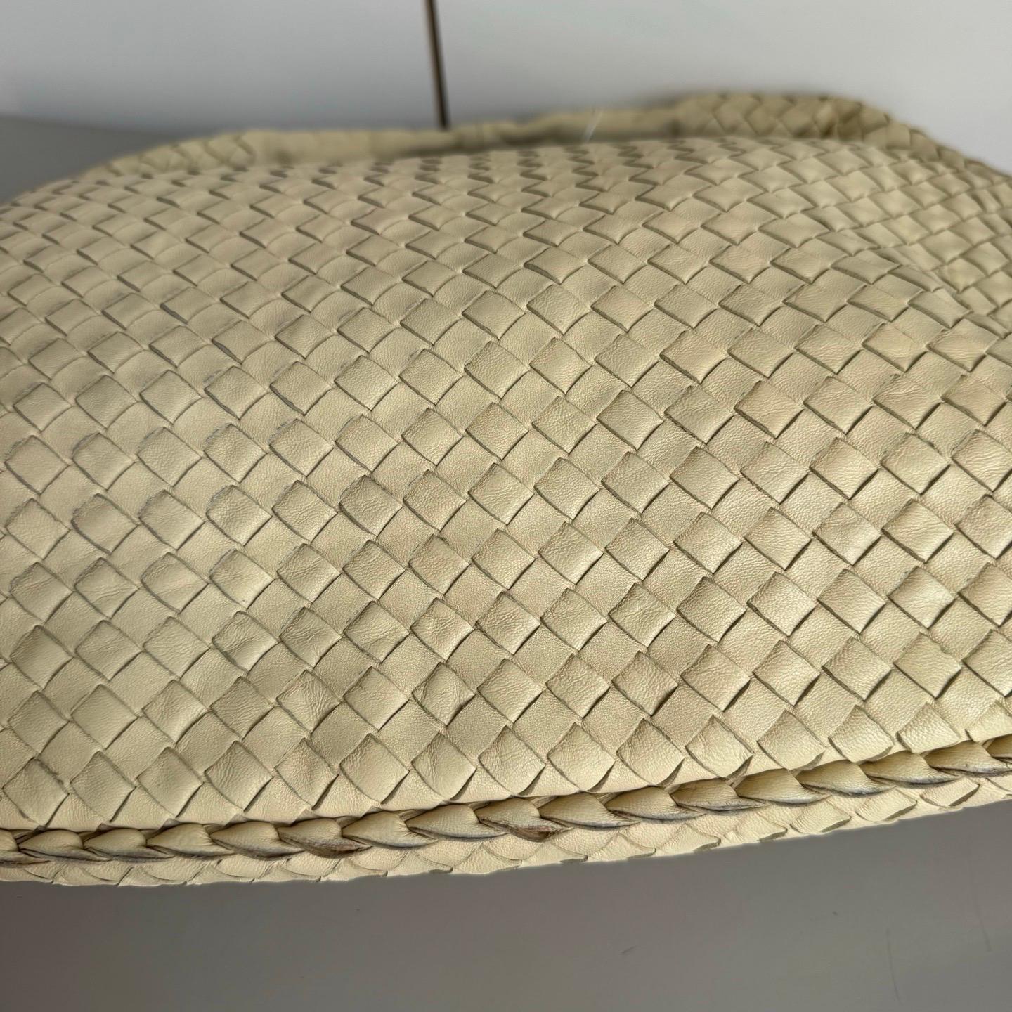 Bottega Veneta Hobo in pelle giallo chiaro Intrecciato 47cm In condizioni ottime in vendita a AUBERVILLIERS, FR