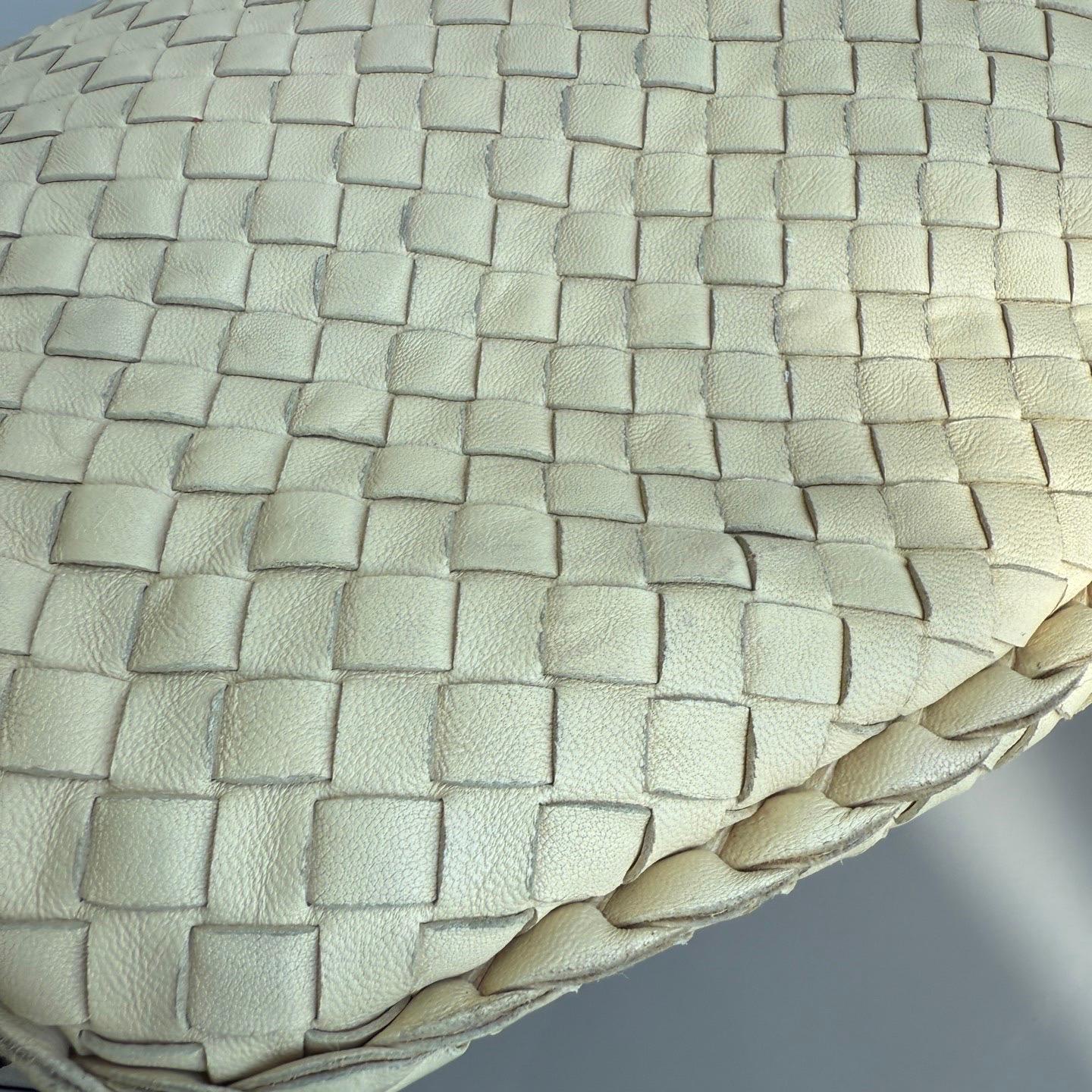 Bottega Veneta Hobo in pelle giallo chiaro Intrecciato 47cm in vendita 5