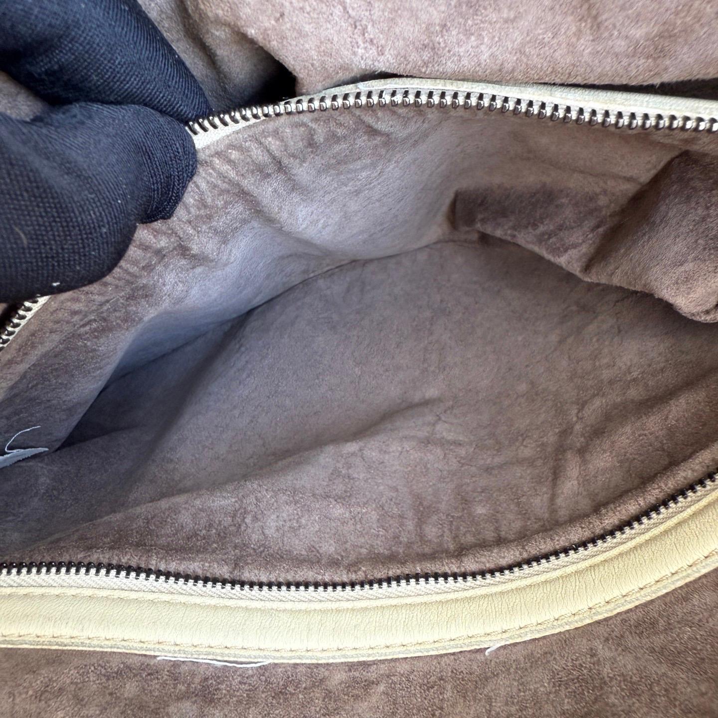 Bottega Veneta Hobo in pelle giallo chiaro Intrecciato 47cm in vendita 6