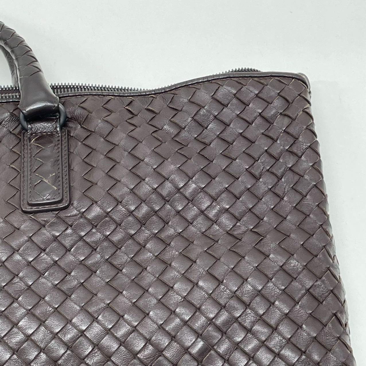 Bottega Veneta Maxi Convertible Tote Bag Hobo in pelle marrone scuro con trasporto a due vie 5 in vendita 2