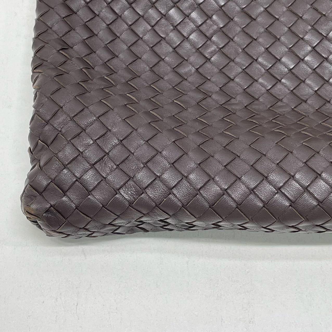 Bottega Veneta Maxi Convertible Tote Bag Hobo in pelle marrone scuro con trasporto a due vie 5 in vendita 7