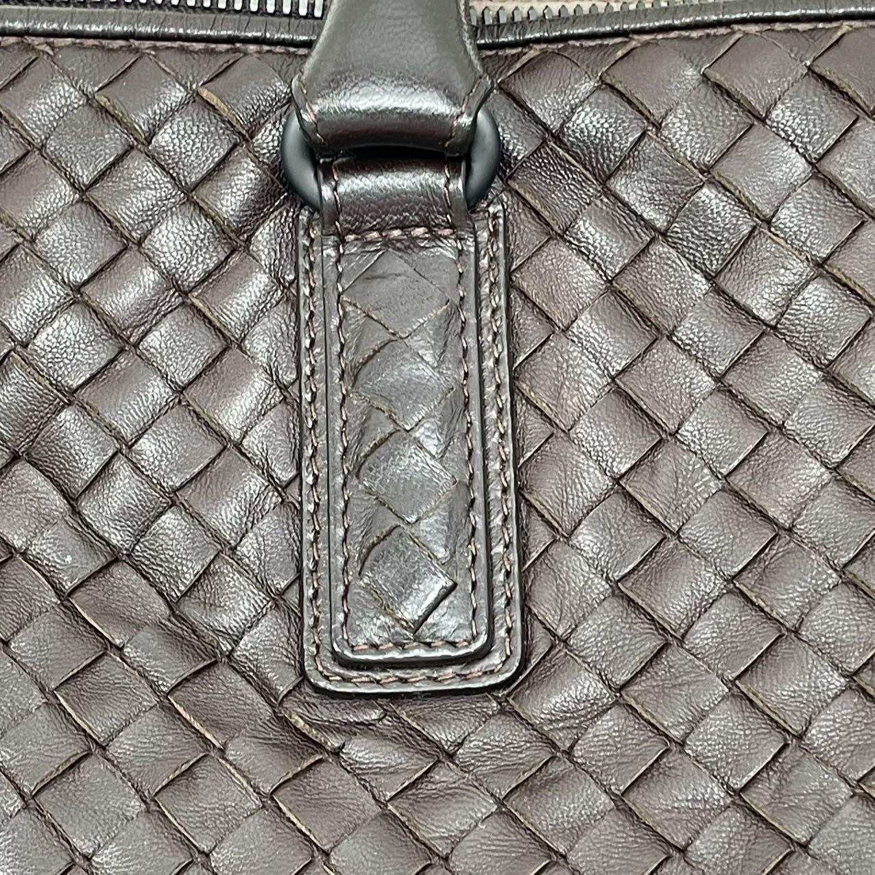 Bottega Veneta Maxi Convertible Tote Bag Hobo in pelle marrone scuro con trasporto a due vie 5 in vendita 8