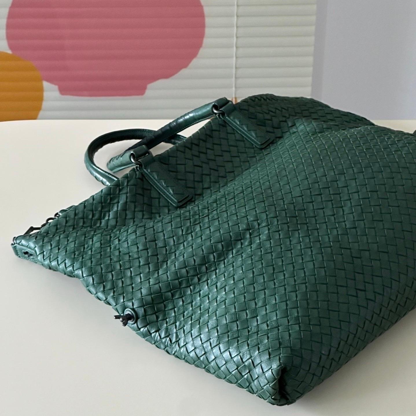 Bottega Veneta Maxi Convertible Tote Bag Hobo in pelle Greene & Greene scuro con trasporto bidirezionale 5 In condizioni buone in vendita a AUBERVILLIERS, FR