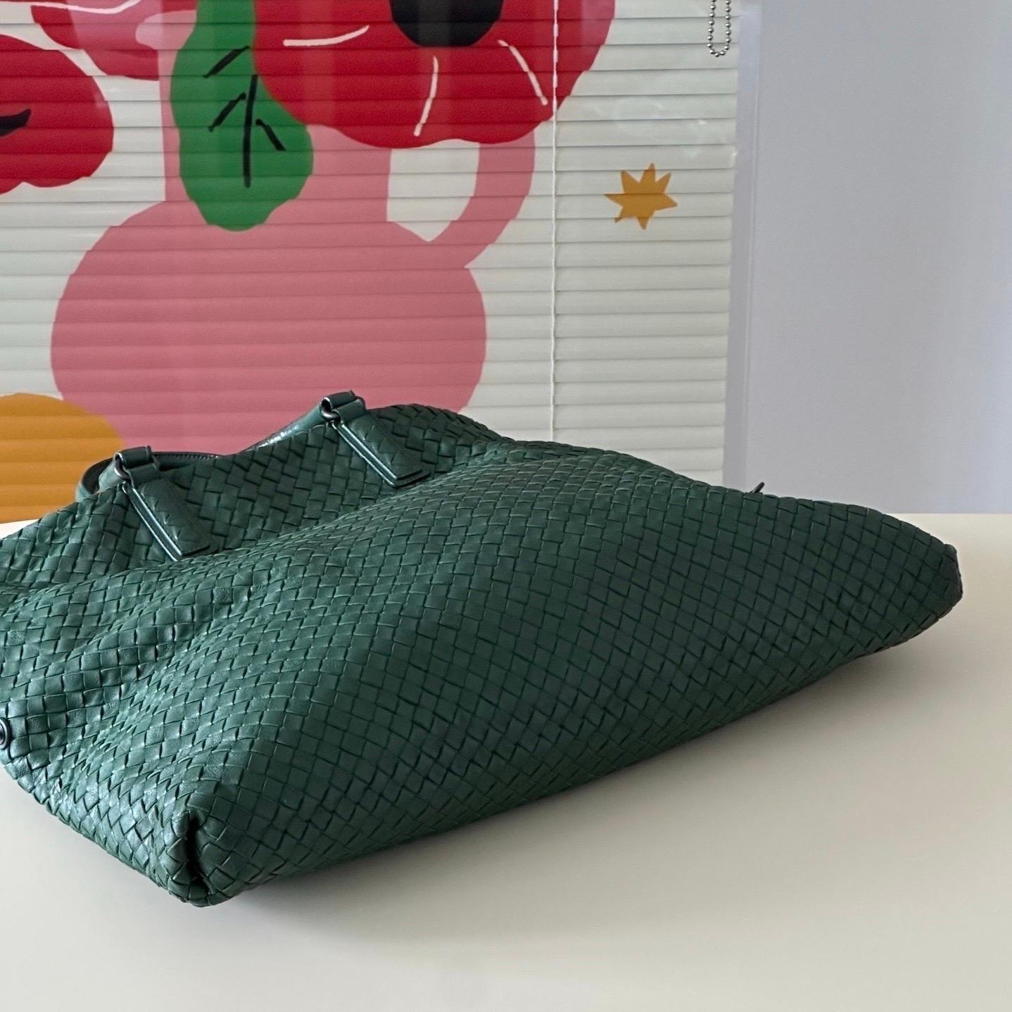 Donna Bottega Veneta Maxi Convertible Tote Bag Hobo in pelle Greene & Greene scuro con trasporto bidirezionale 5 in vendita