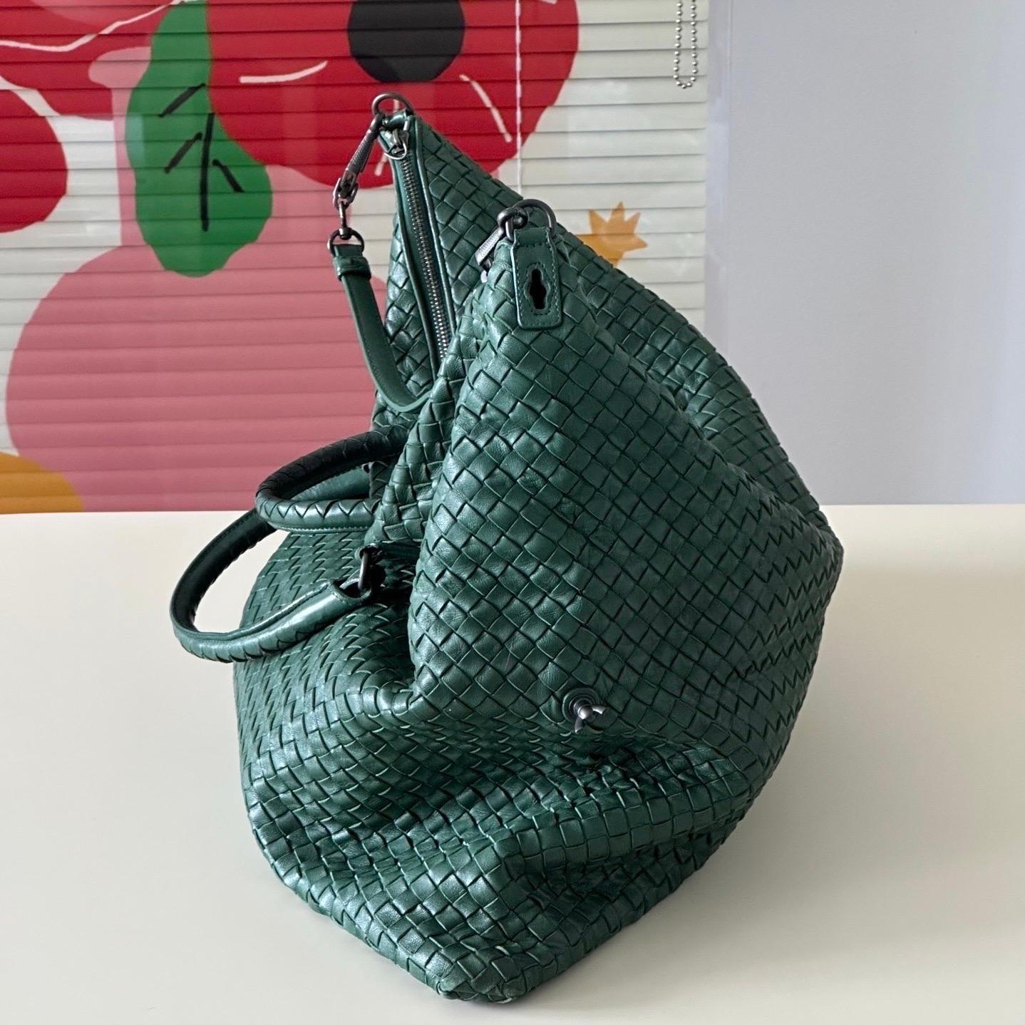 Bottega Veneta Maxi Convertible Tote Bag Hobo in pelle Greene & Greene scuro con trasporto bidirezionale 5 in vendita 1