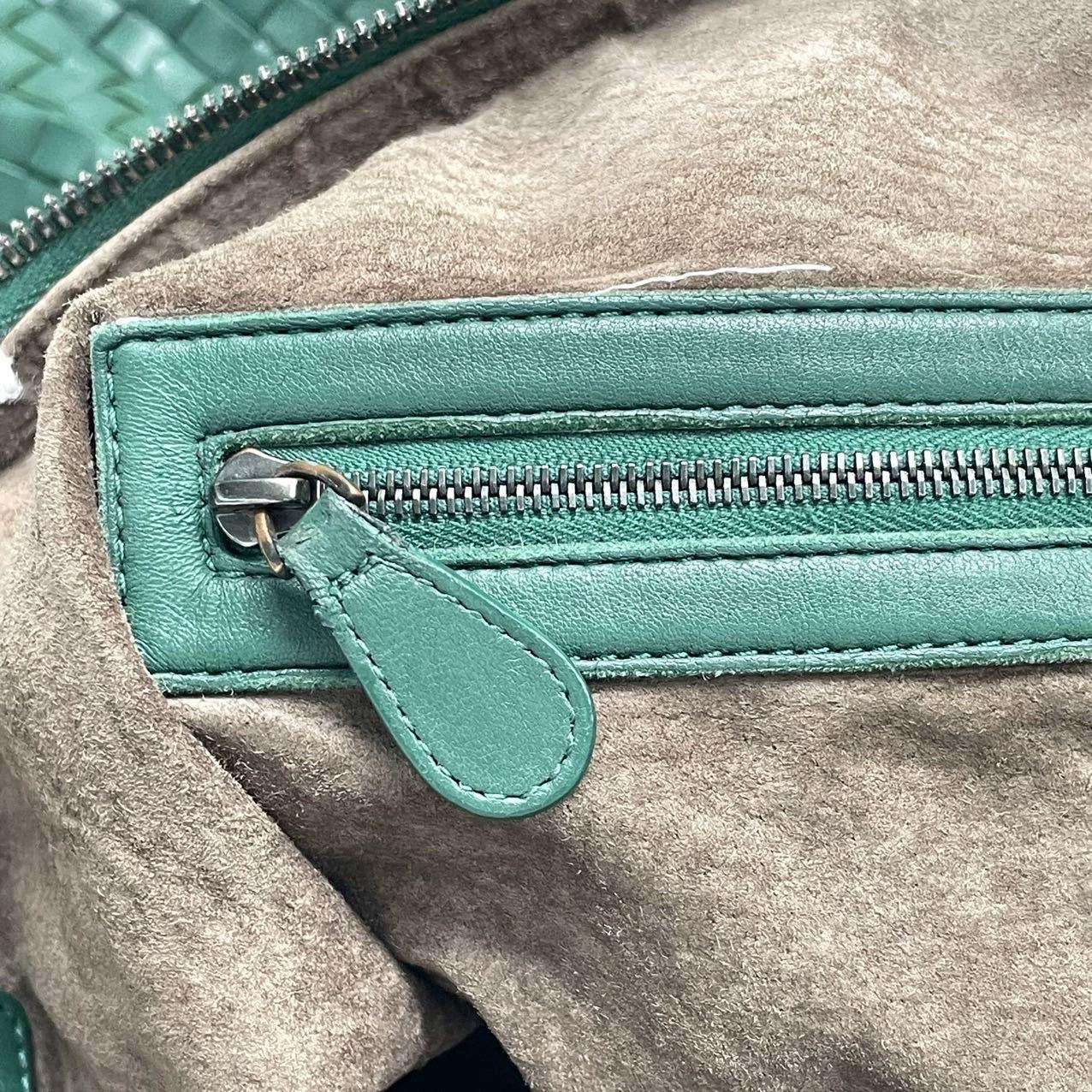 Bottega Veneta Maxi Convertible Tote Bag Hobo in pelle Greene & Greene scuro con trasporto bidirezionale 5 in vendita 8