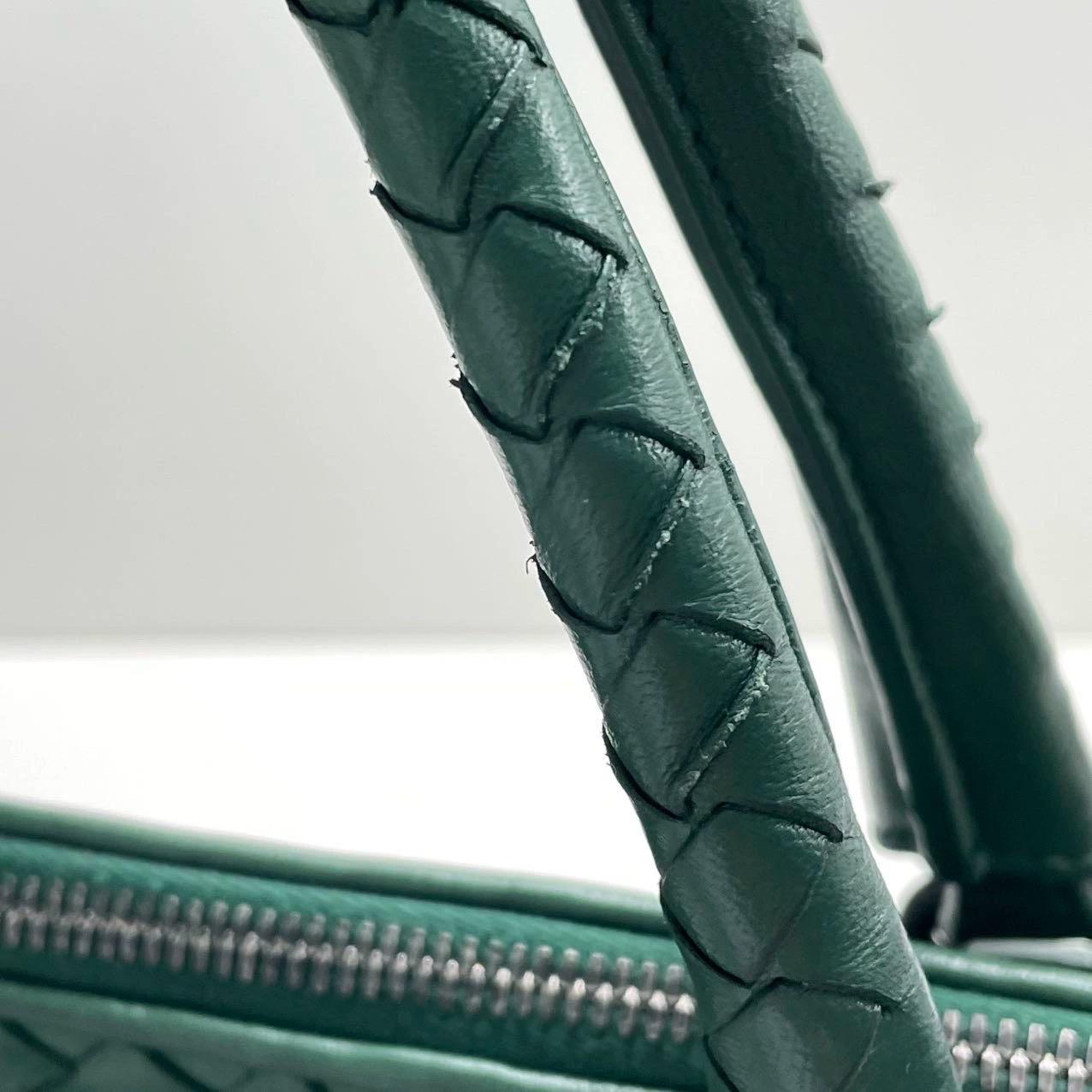 Bottega Veneta Maxi Convertible Tote Bag Hobo in pelle Greene & Greene scuro con trasporto bidirezionale 5 in vendita 10